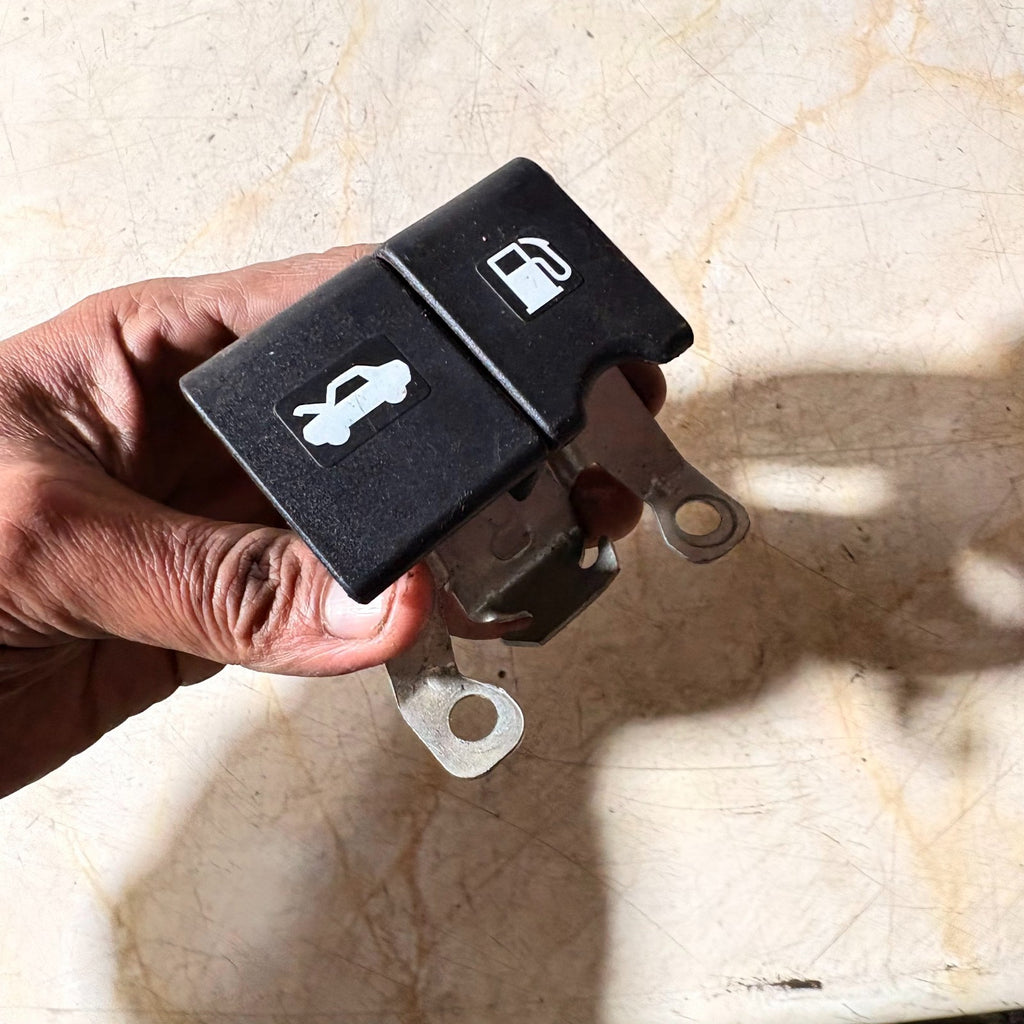 Nissan Juke 2014 Bonnet And Fuel Flap Switch