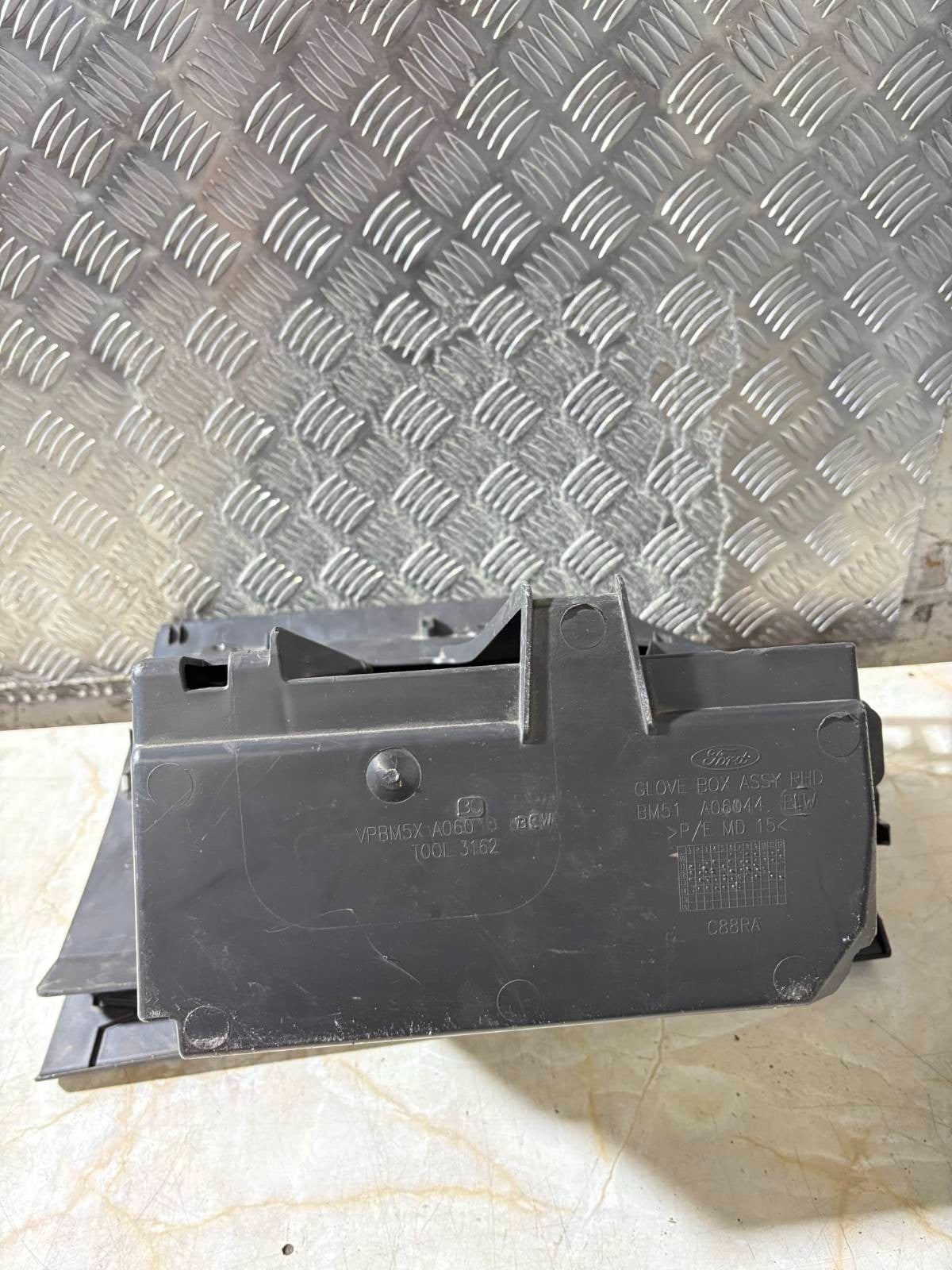 FORD FOCUS 2014 GLOVEBOX VPBM5XA06010
