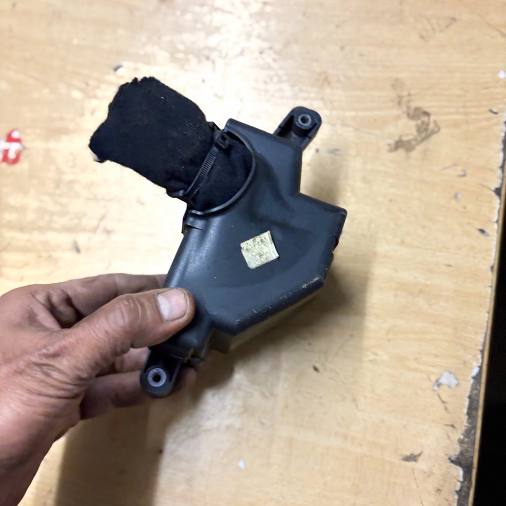 VW Golf Fuse Box Control Unit Relay Power Distribution Module 2009