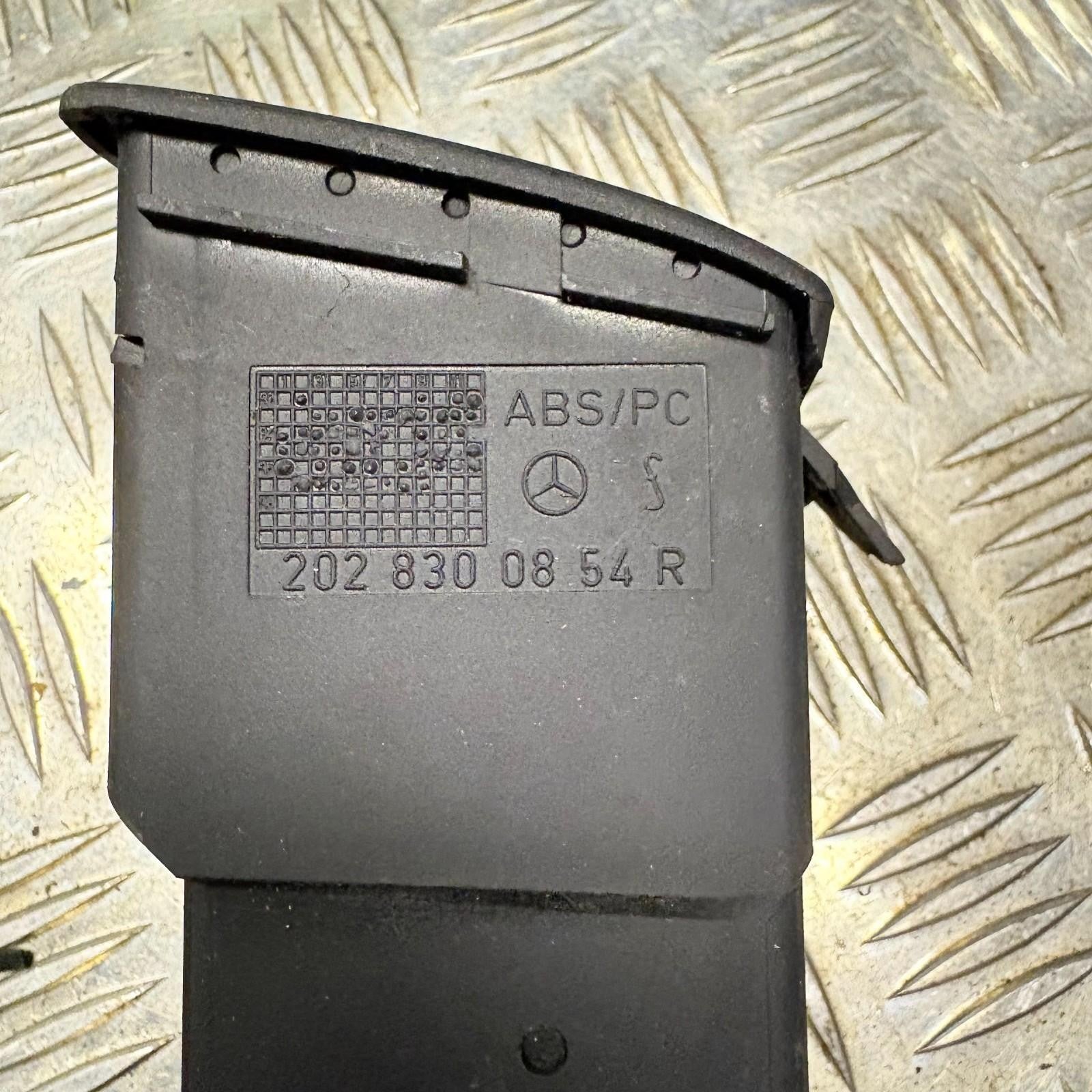 Mercedes-Benz 1998 dashboard Driver side Front air vent grill trim