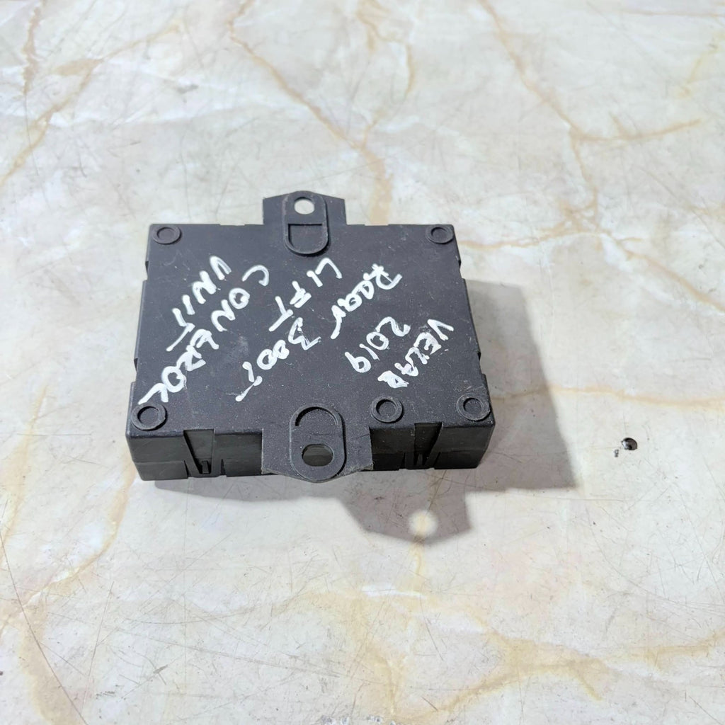 Range Rover Velar L560 Tailgate Control Module LR126278 J8A2-14B673-BA 2018-2020