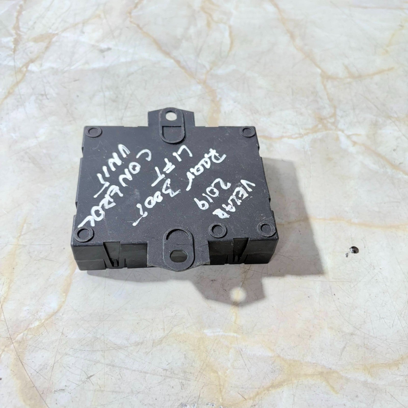 Range Rover Velar L560 Tailgate Control Module LR126278 J8A2-14B673-BA 2018-2020