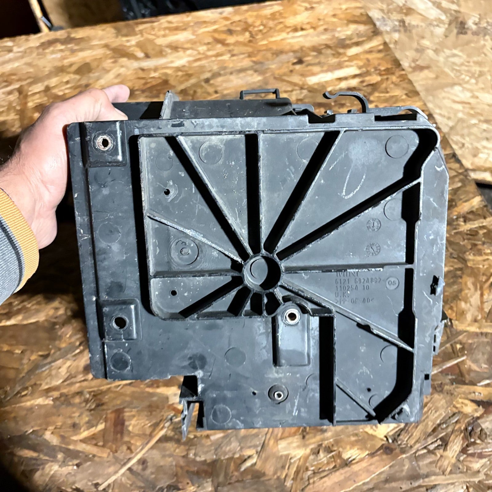 MINI COOPER R52 CONVERTIBLE 2004-2008 BATTERY BOX 6924892