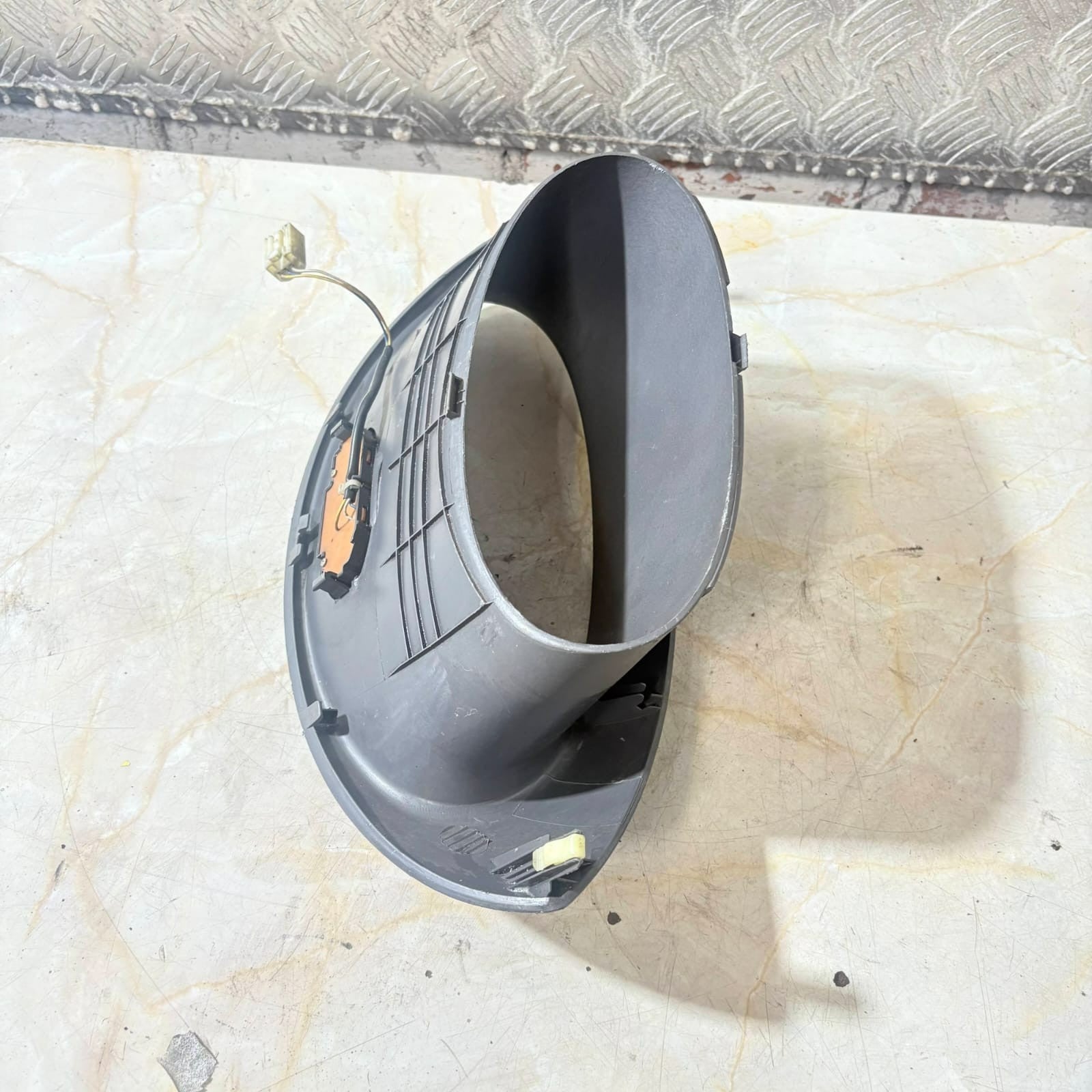 TOYOTA YARIS MK1 SPEEDOMETER CLUSTER SURROUND PANEL 1999-2005 55411-52020