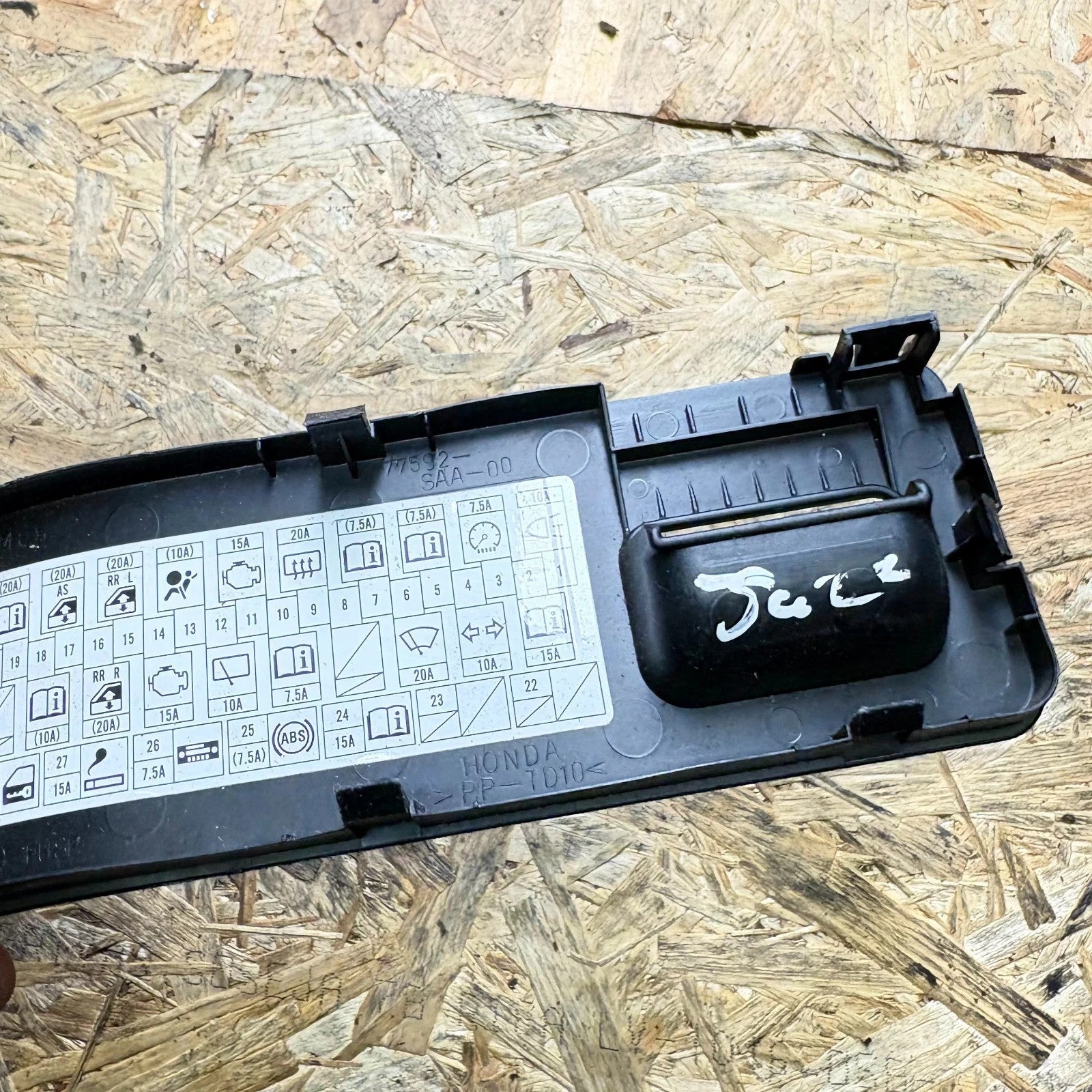 HONDA JAZZ 01-08 INTERIOR DASH FUSE BOX COVER LID BLACK TRIM