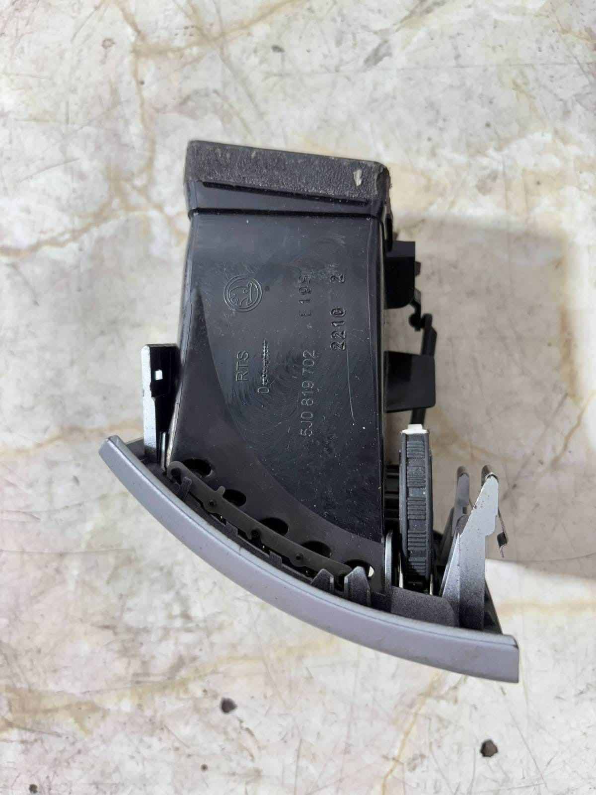 07-14 Skoda Fabia MK2 5J Front Right Dashboard Air Vent 5J0819702