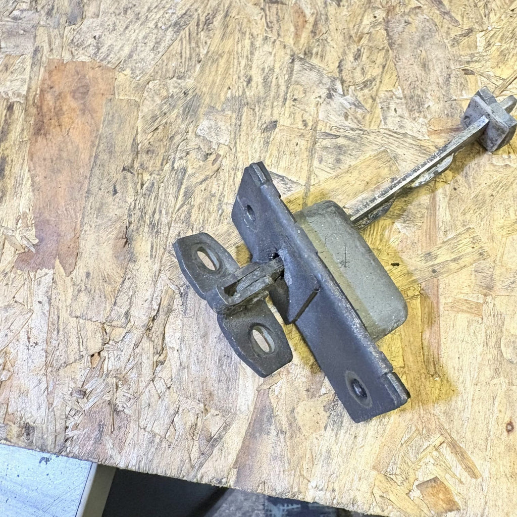 Mercedes-Benz Vito PASSENGER FRONT DOOR SIDE STOPER 2002
