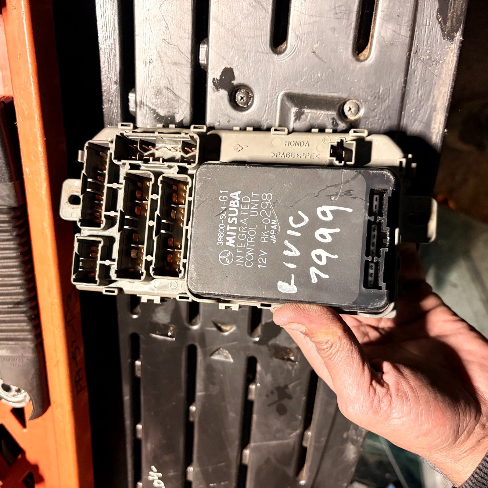 Honda Civic 95-00/CR-V 97-01 Fuse Box/ICU 38600-S04-G1 Mitsuba