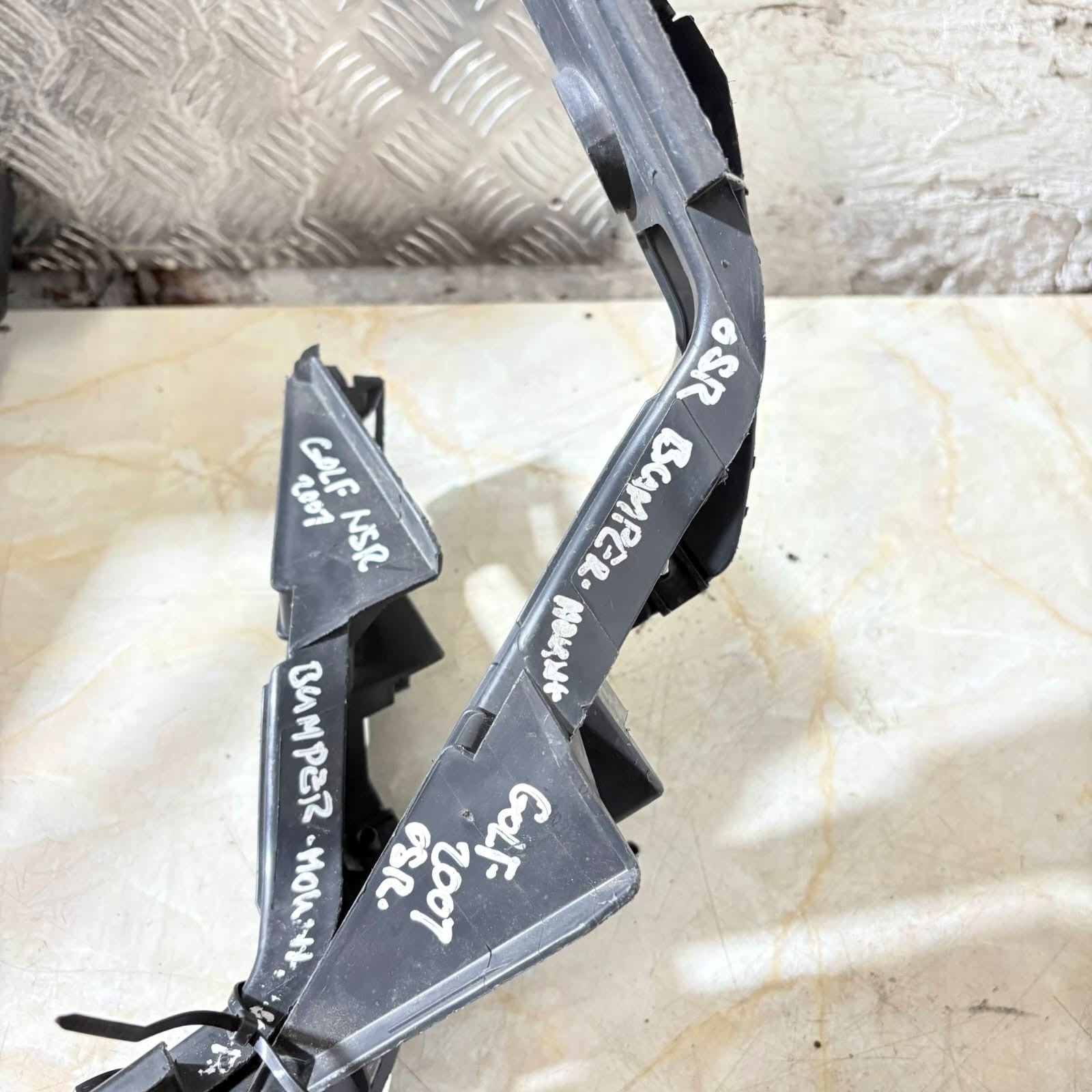VW Golf Plus Rear Bumper Guide Brackets L+R 2005-2014 5M0807375 5M0807376