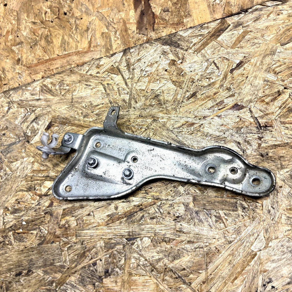 MERCEDES E-CLASS W212 C220 EGR VALVE MOUNT SUPPORT BRACKET A6510901041