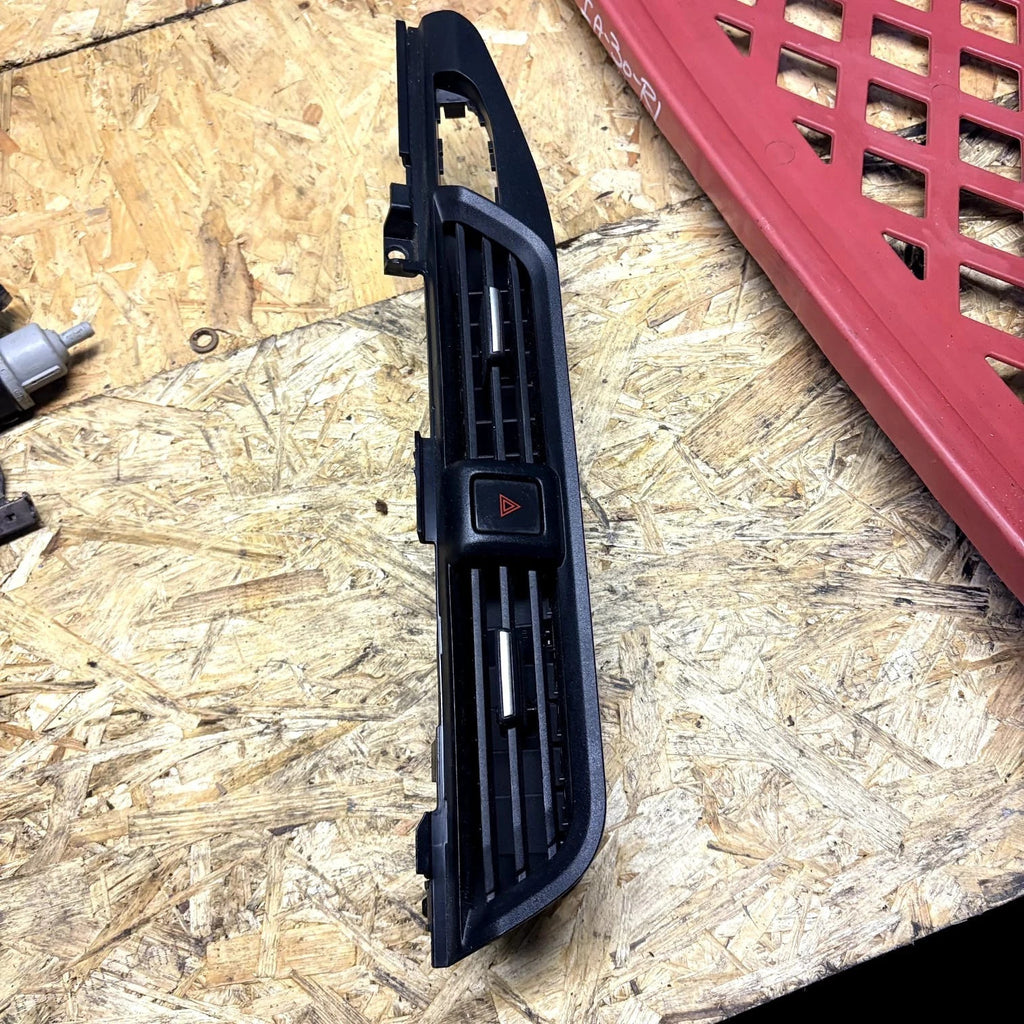 Nissan Micra MK5 K14 Centre Dash Air Vent LH 68751-5FA2A 06/2018-on