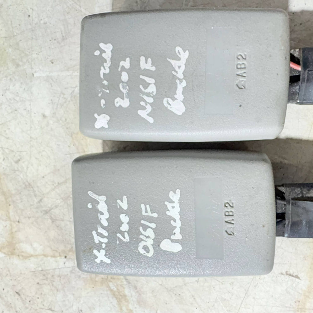 Driver Front & Passenger Front Seat Belt Buckles Nissan X Trail