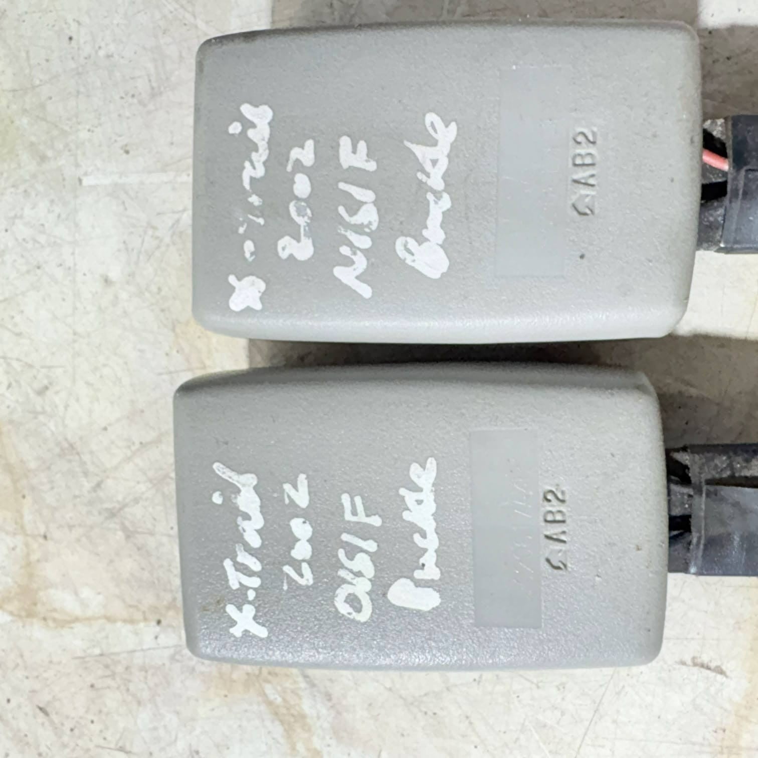 Driver Front & Passenger Front Seat Belt Buckles Nissan X Trail
