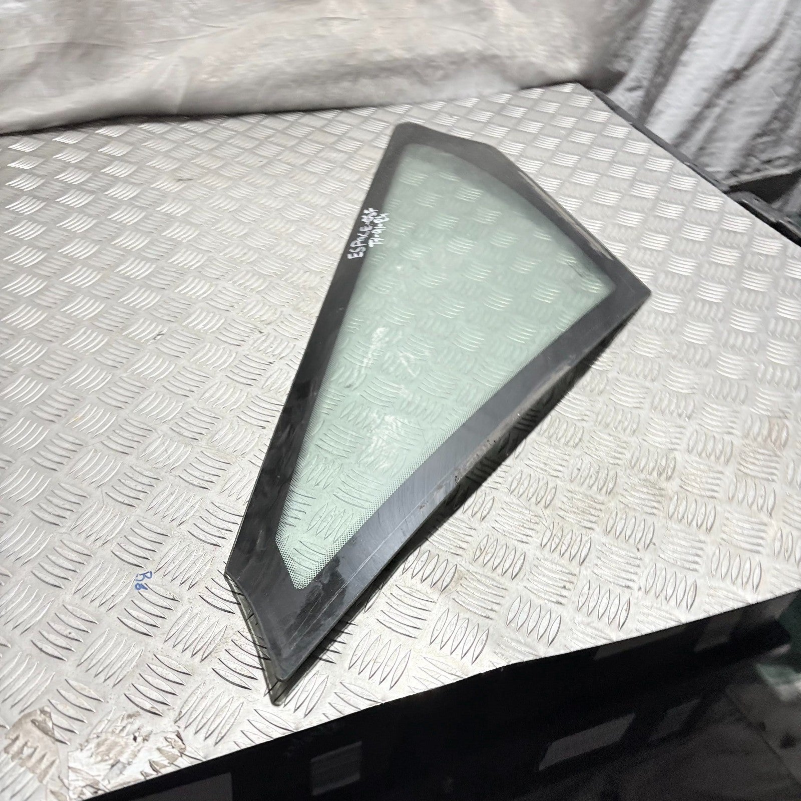 Renault Espace Mk4 02-06 RH right front Quarter Window Windscreen side glass