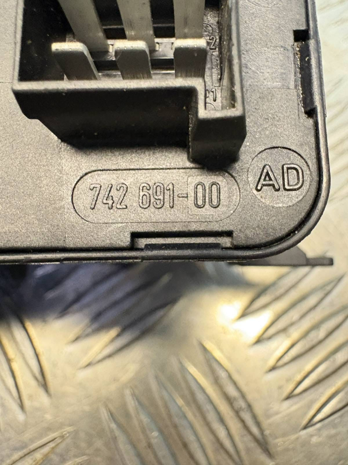 VW AUDI ŠKODA SEAT HEADLIGHT CONTROL UNIT LIGHT RELAY 5J0907357 D.-TEST CAR 2018