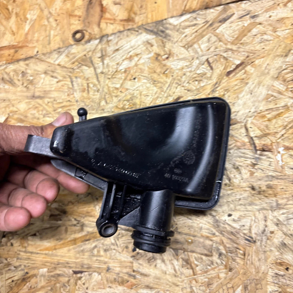Chrysler 300C 3.0 CRD Diesel V6 Air Intake Resonator A6421400087 4010323A 05-10