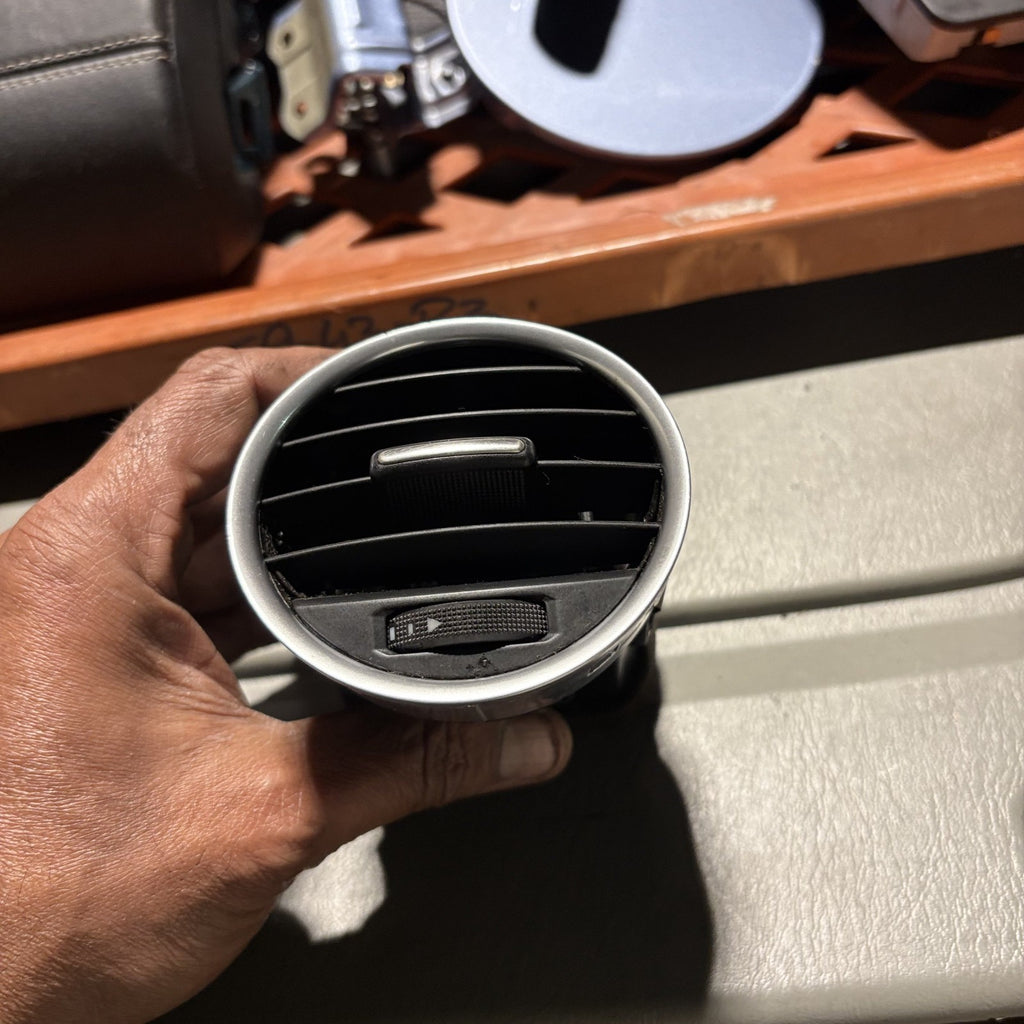 SEAT Exeo 2009-2013 Dashboard Centre Air Vent Trim Left Passenger Side