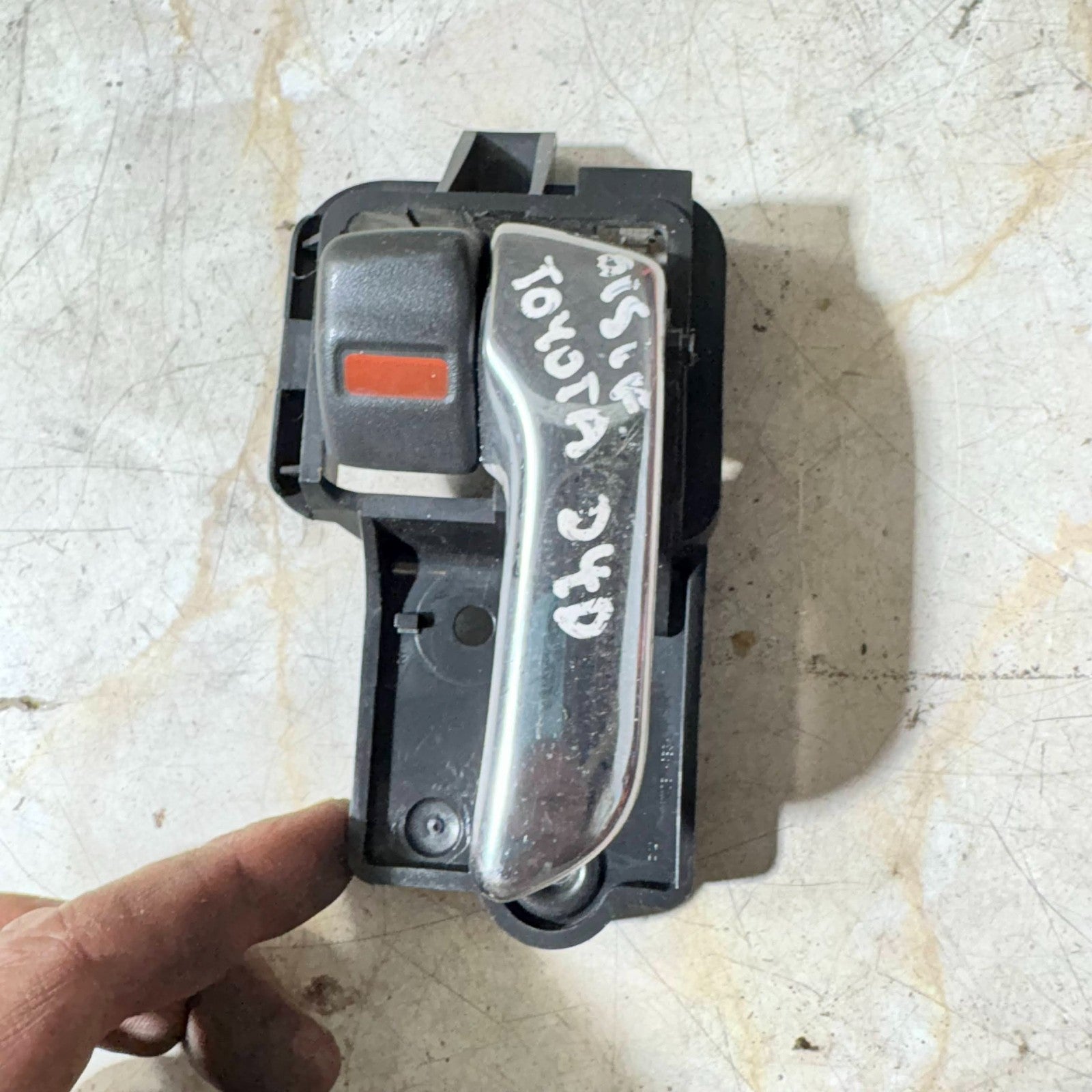 TOYOTA D4D LEFT FRONT PASSENGER SIDE INNER DOOR HANDLE N/S