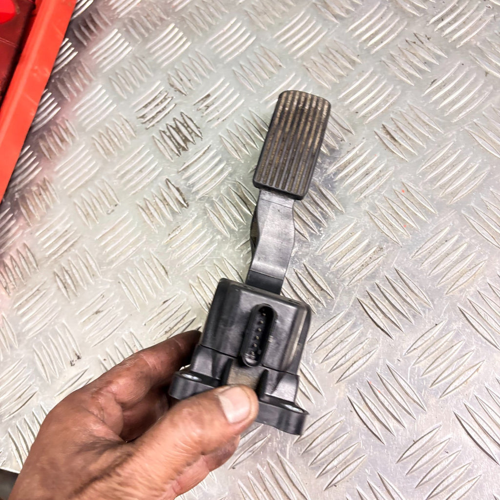2008 MERCEDES SPRINTER 906 ACCELERATOR THROTTLE PEDAL F00C 3E2430