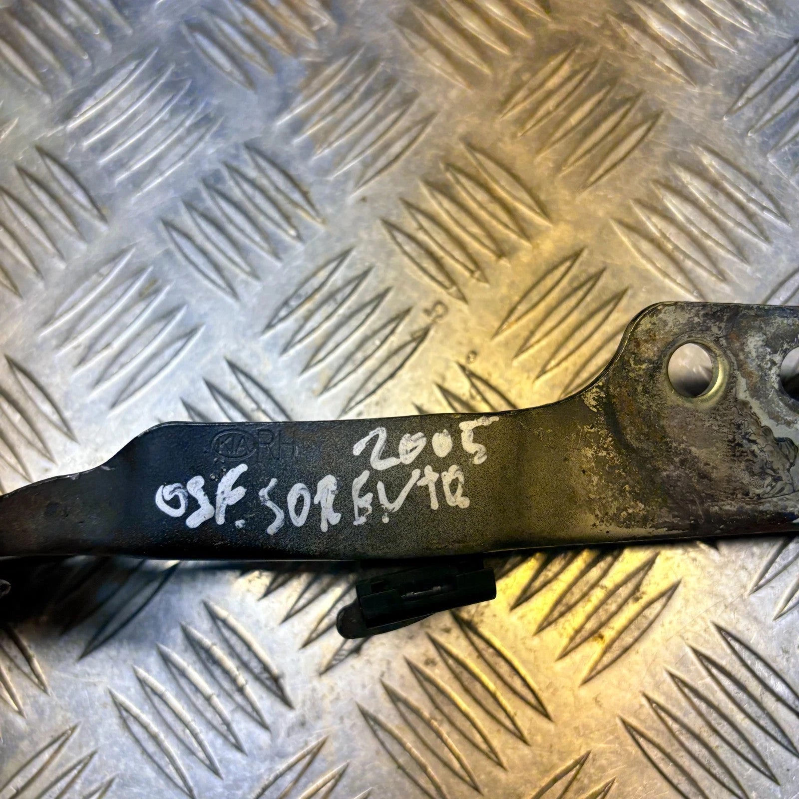 KIA SORENTO 2002-2009 Front Right Bonnet Hinge