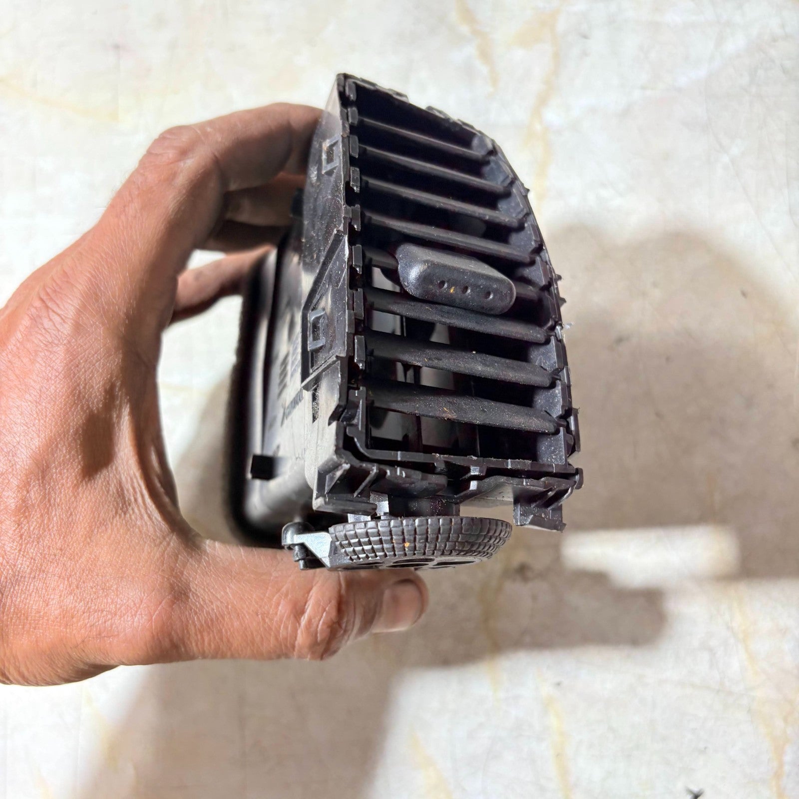 Nissan Dash Board Air Vent 68750BC600