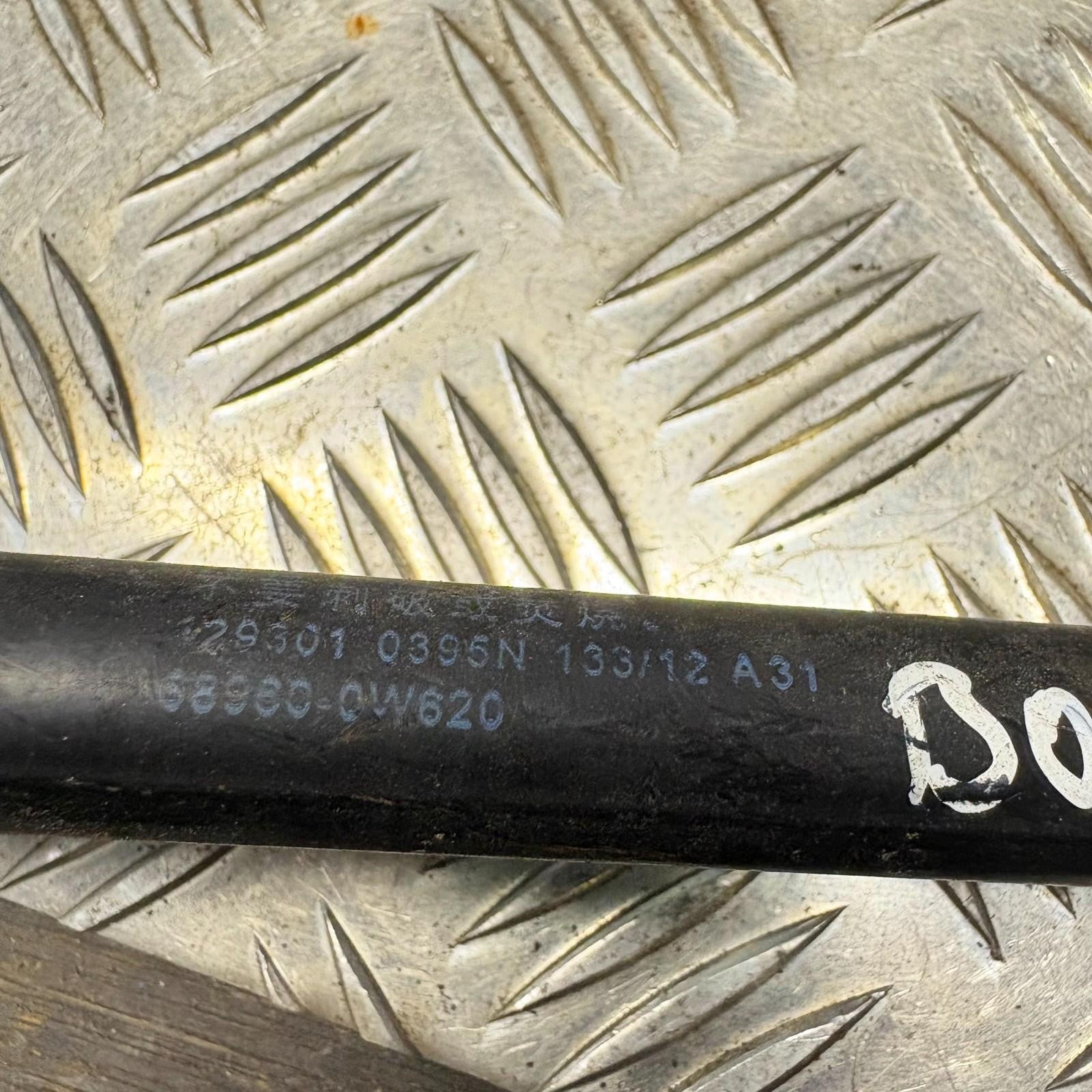 2012 TOYOTA YARIS 5DR REAR TAILGATE STRUT 68960-0W620