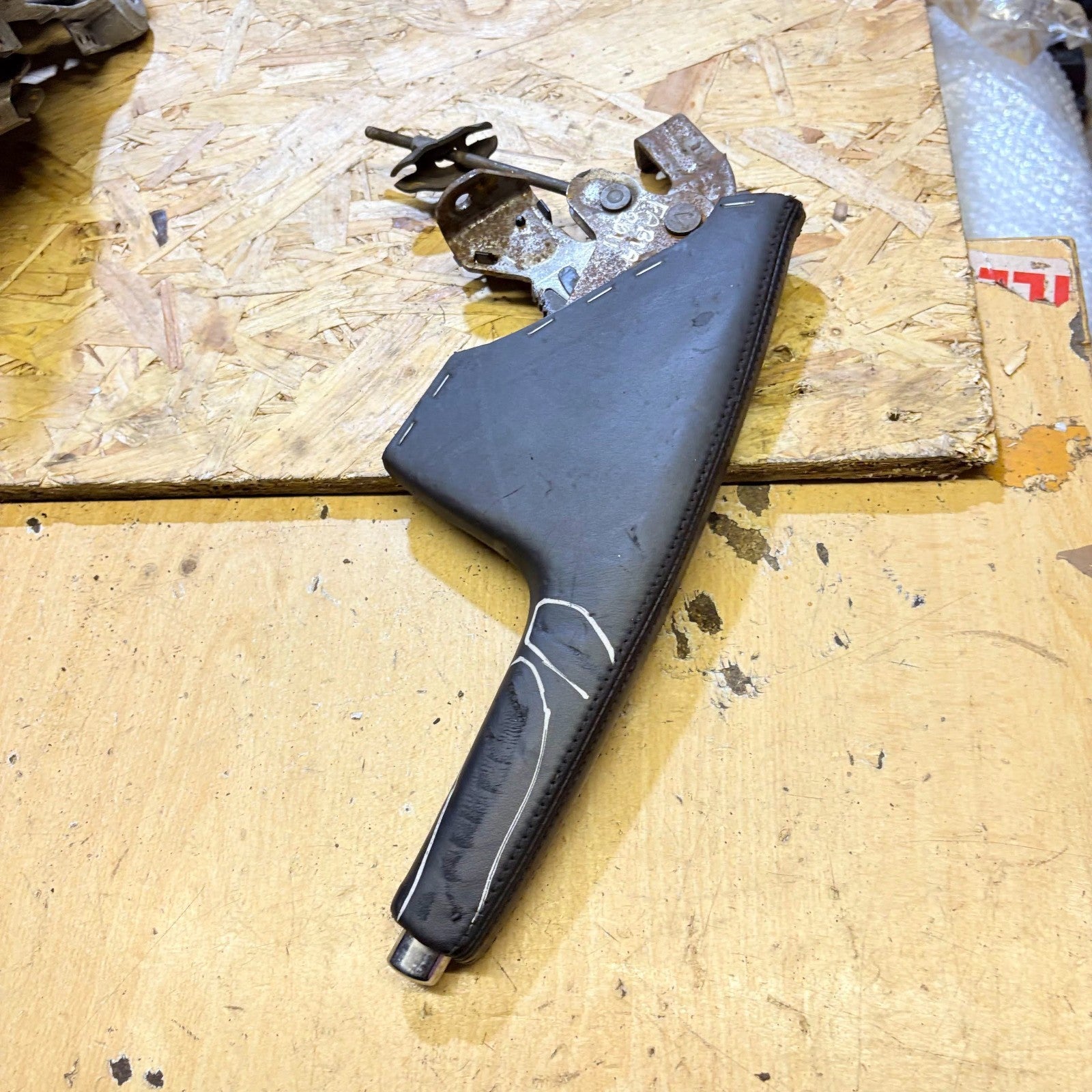 2011 SKODA FABIA HANDBRAKE LEVER & RELEASE BUTTON