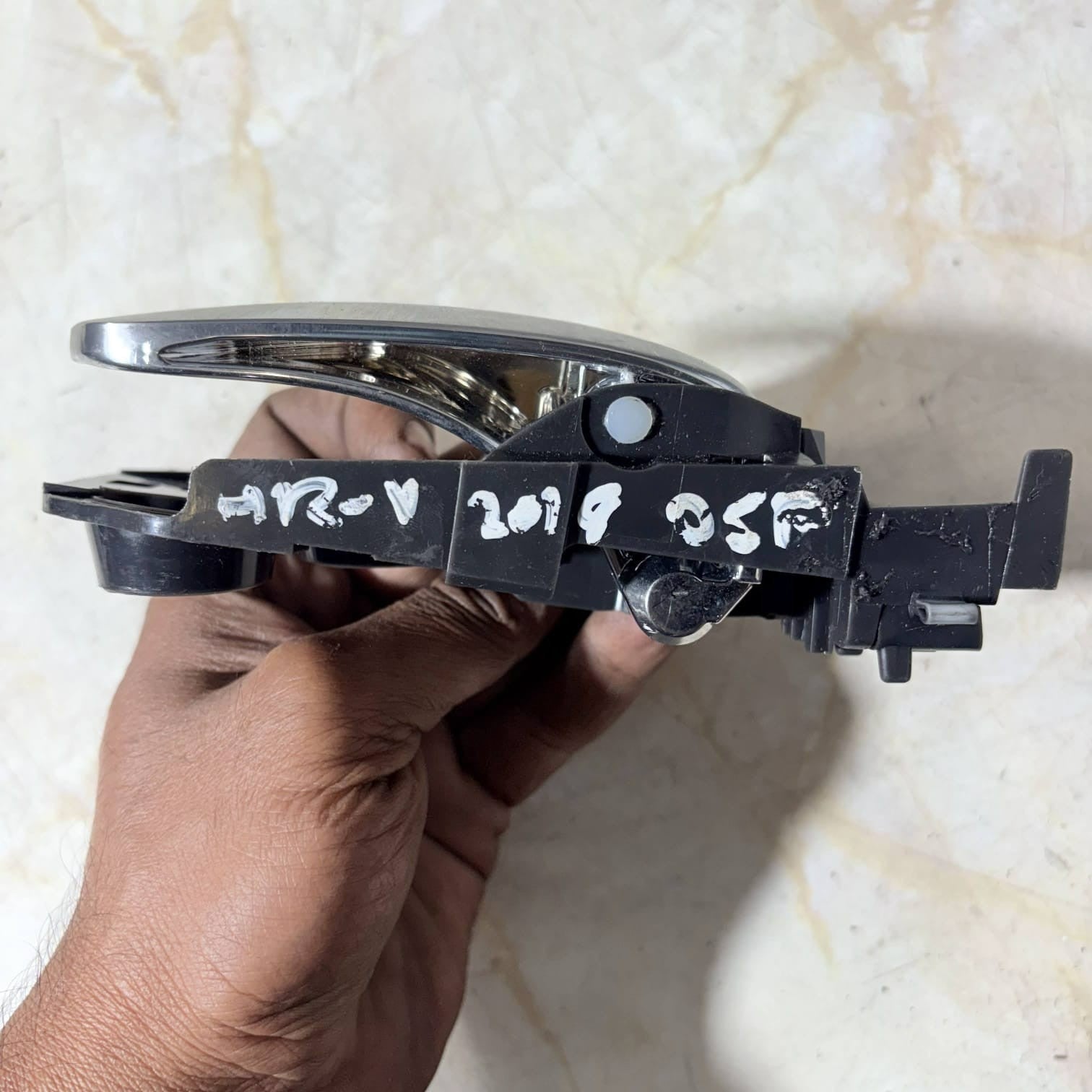 HONDA HR-V MK2 INTERIOR DOOR HANDLE FRONT RIGHT DRIVER SIDE 2013-2022