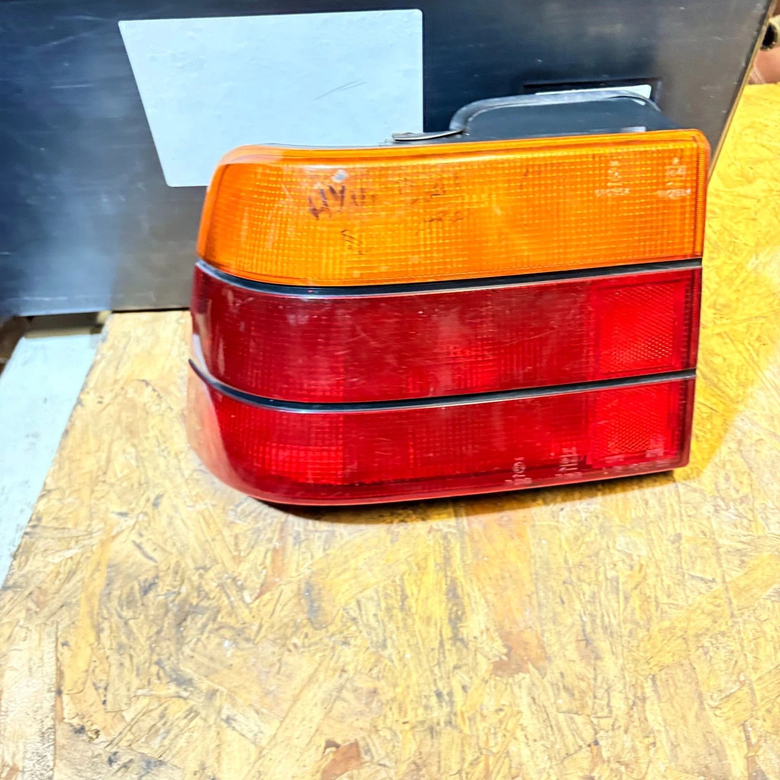 1988-1993 HYUNDAI SONATA REAR RIGHT SIDE TAIL LIGHT