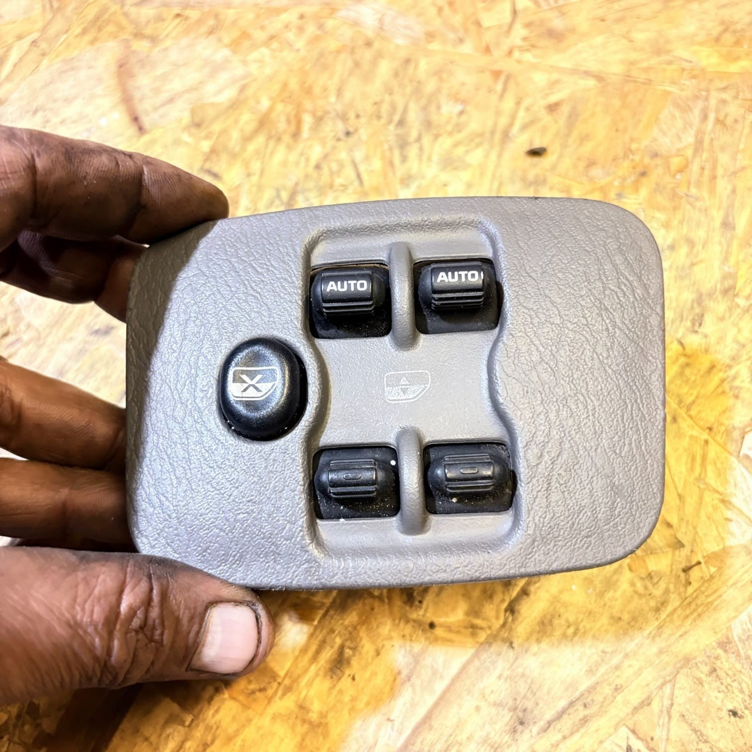 2003 Jeep Cherokee KJ/Liberty Centre Console Power Window Switch 56010090AD