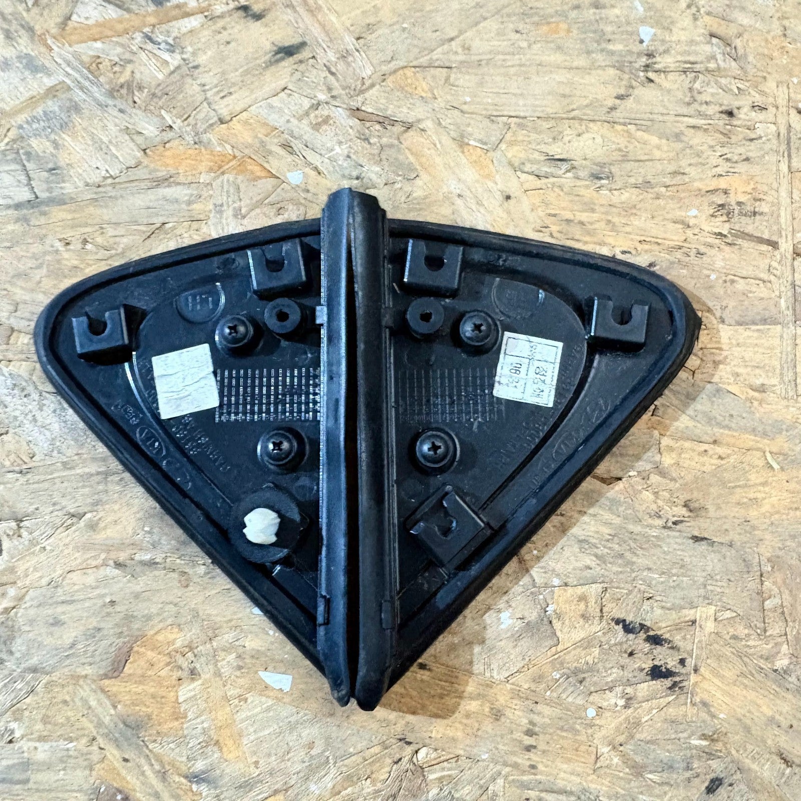 Kia Sportage Mk4 QL 2016-2021 Wing Mirror Triangle Trim 86180-D9000