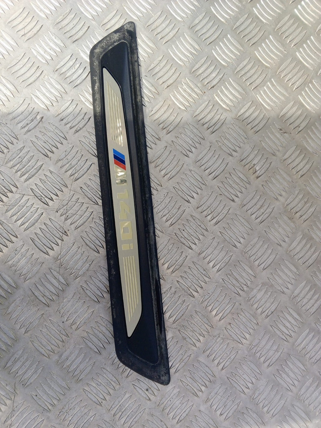 2012-2019 BMW 1 SERIES M140i FRONT DRIVERS SIDE DOOR SILL TRIM 7289218-258918-10