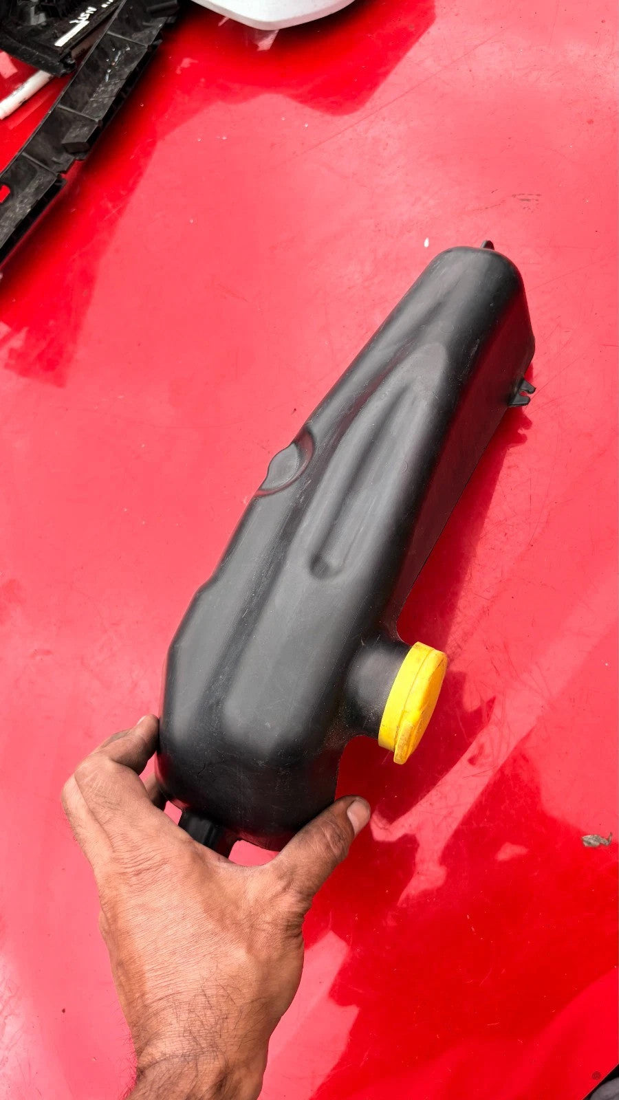 2016 DACIA SANDERO WINDSCREEN WASHER BOTTLE WITH PUMP 289101840R
