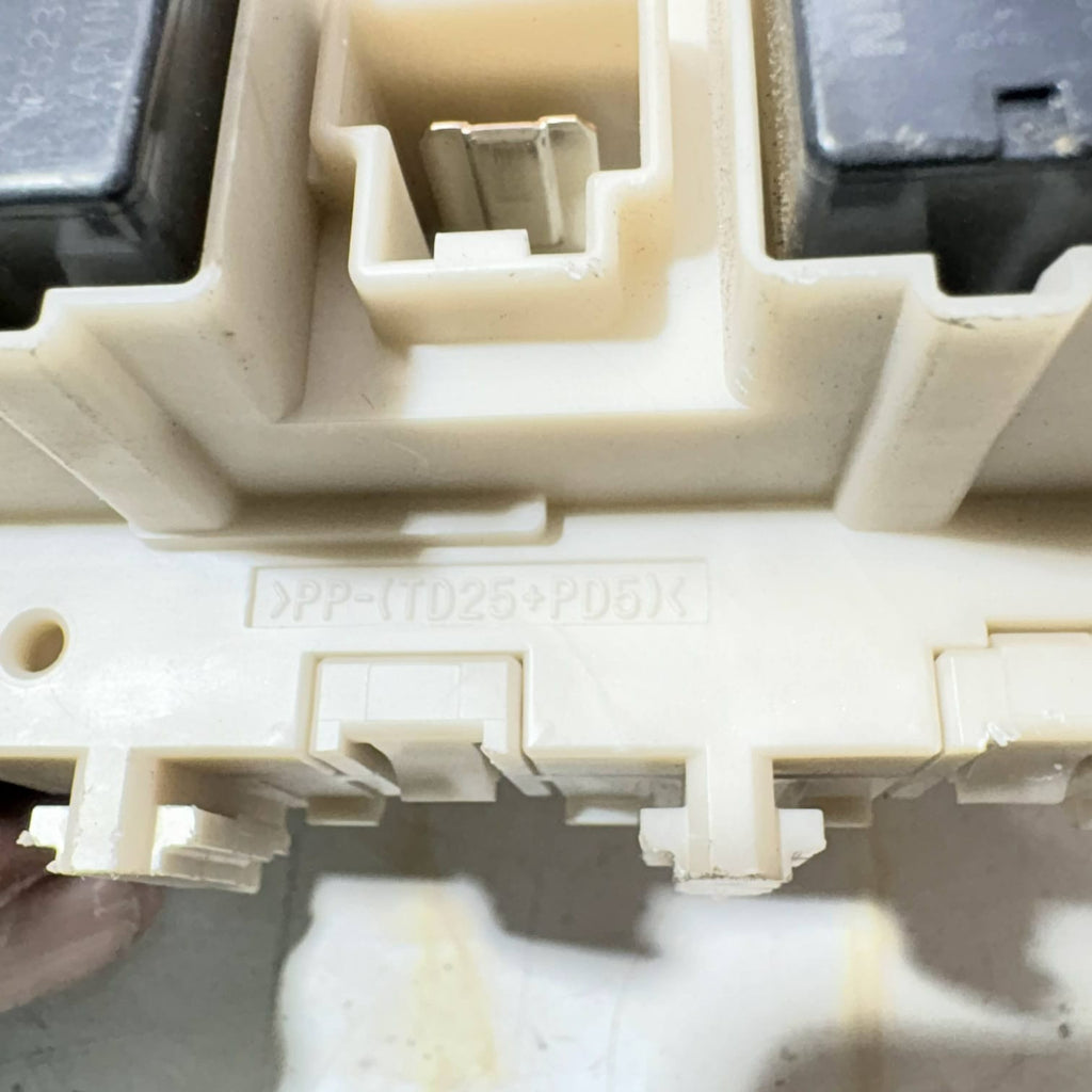 NISSAN QASHQAI J11 2019 1.5 DCI FUSE RELAY BOX 4EB0C