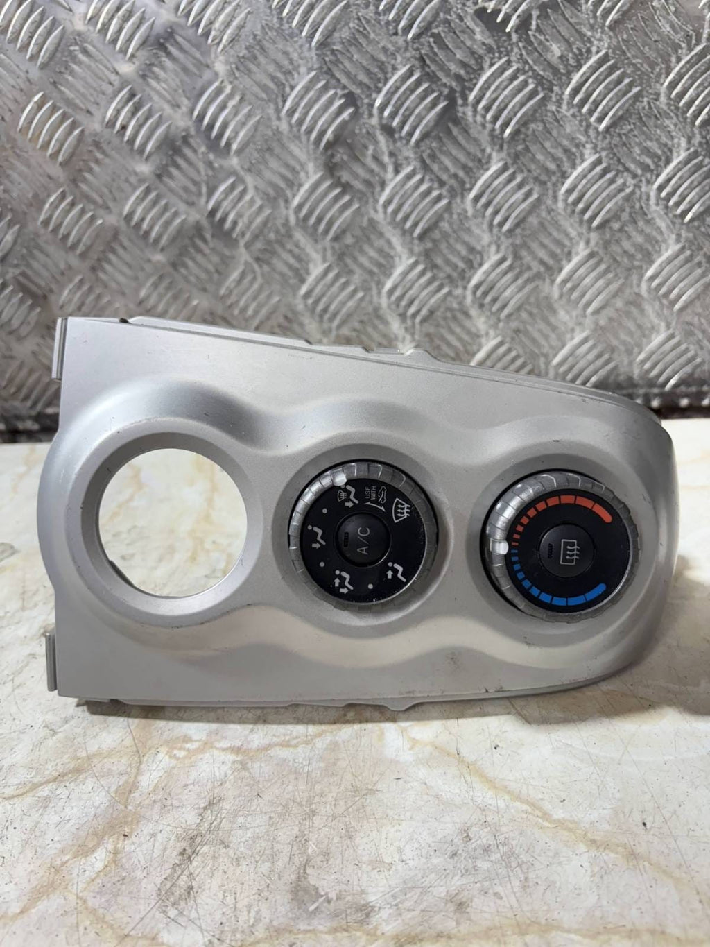 Toyota Yaris Mk2 XP90 2005-2008 Heater A/C Control Panel 2 Dial 55406-0D190