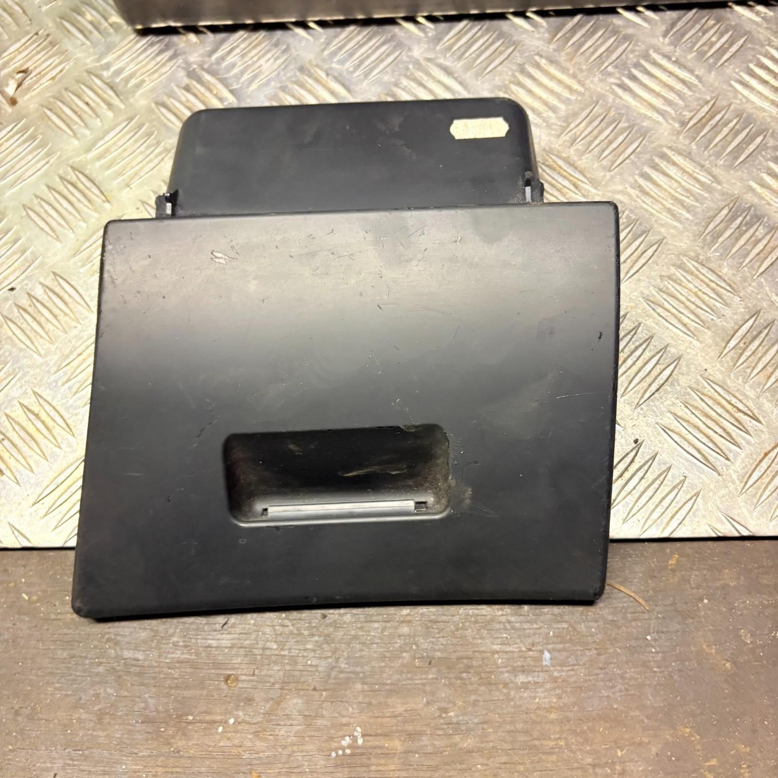 BMW 3 SERIES 320 Ci GLOVE BOX LID DOOR DRIVER SIDE FRONT