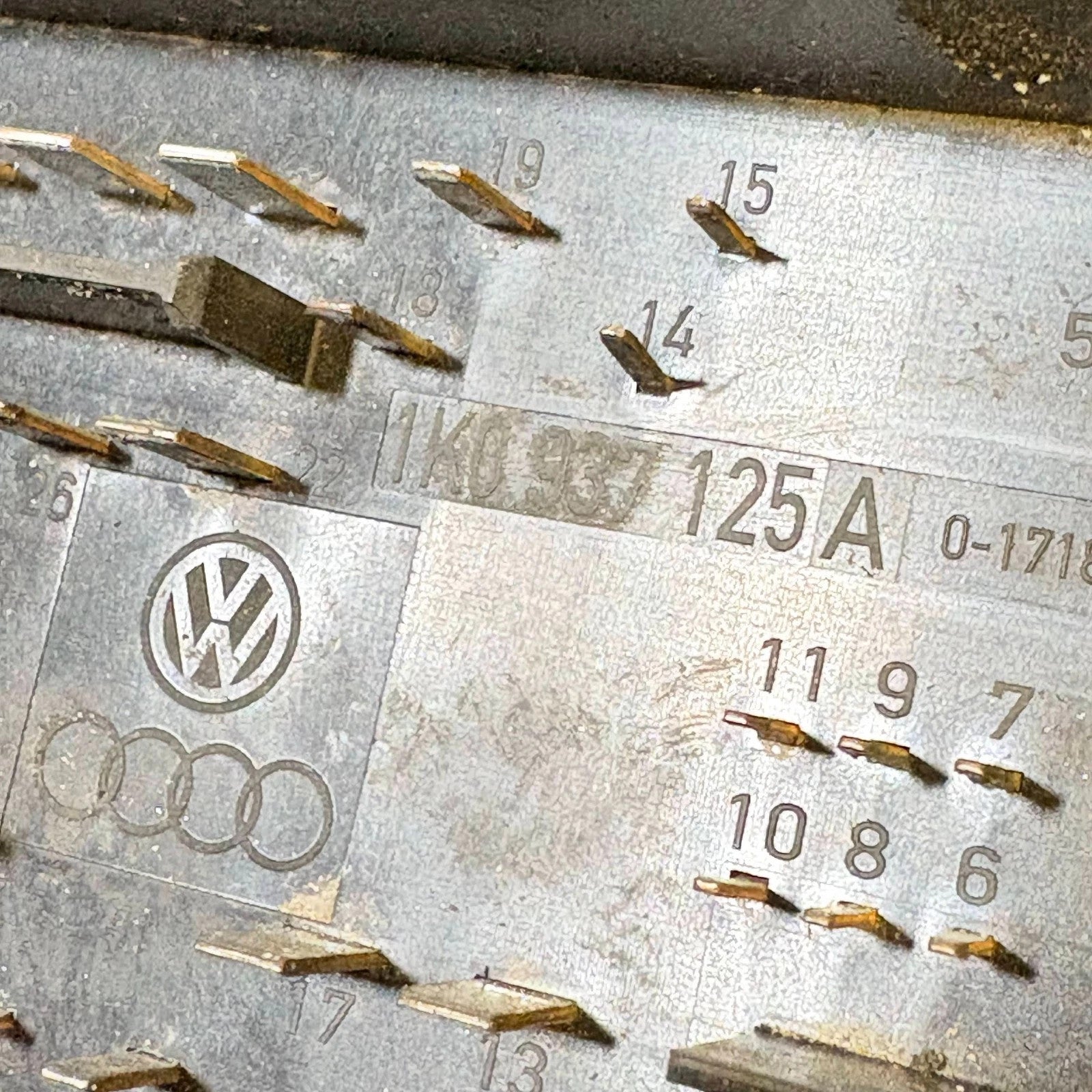 2006 - 2010 VolksWagen Passat Fuse Box Relay Control Module 1K0 937 125 A