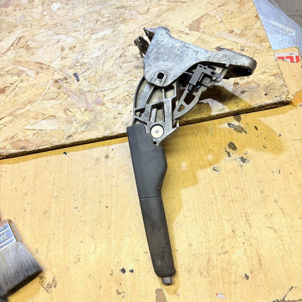 VOLKSWAGEN GOLF MK5 1K1 (2007) HANDBRAKE LEVER ASSEMBLY 8J0711303H