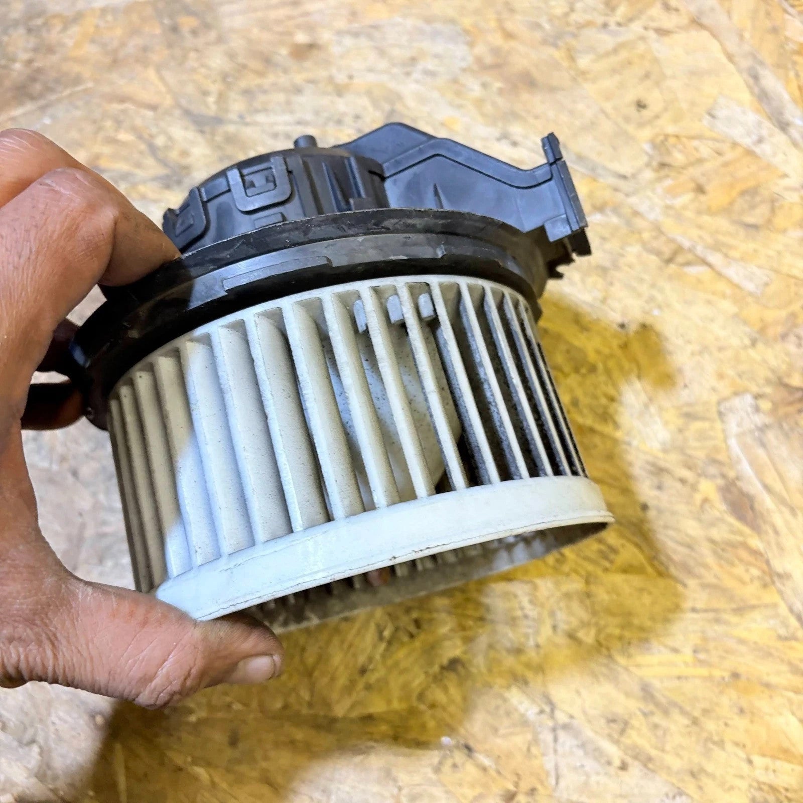 FORD FIESTA MK7 HEATER FAN BLOWER MOTOR VP8E2H-18456-BB 2008 - 2017