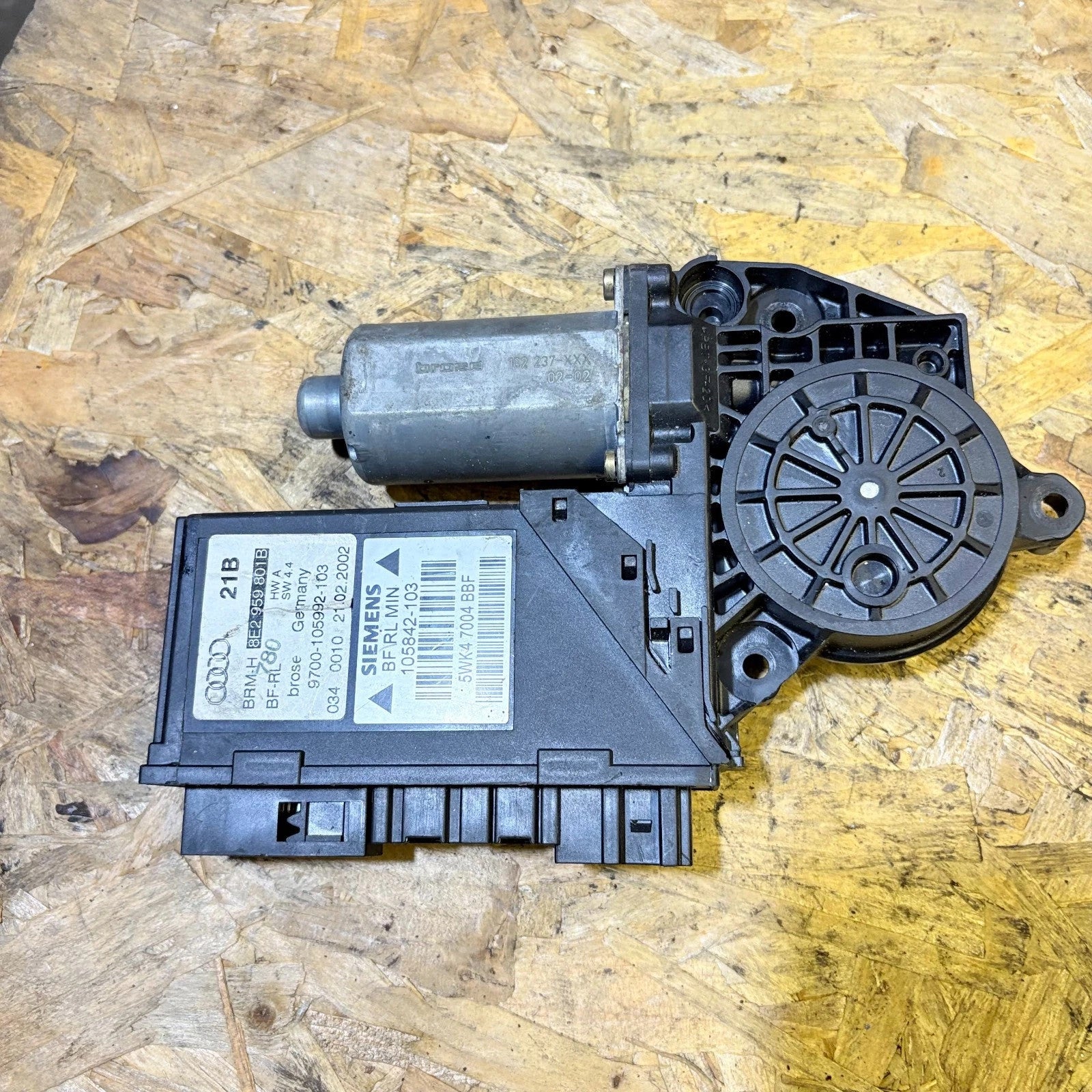 Audi 2002 Convertible Window Regulator Motor Front Left 8E2959801B