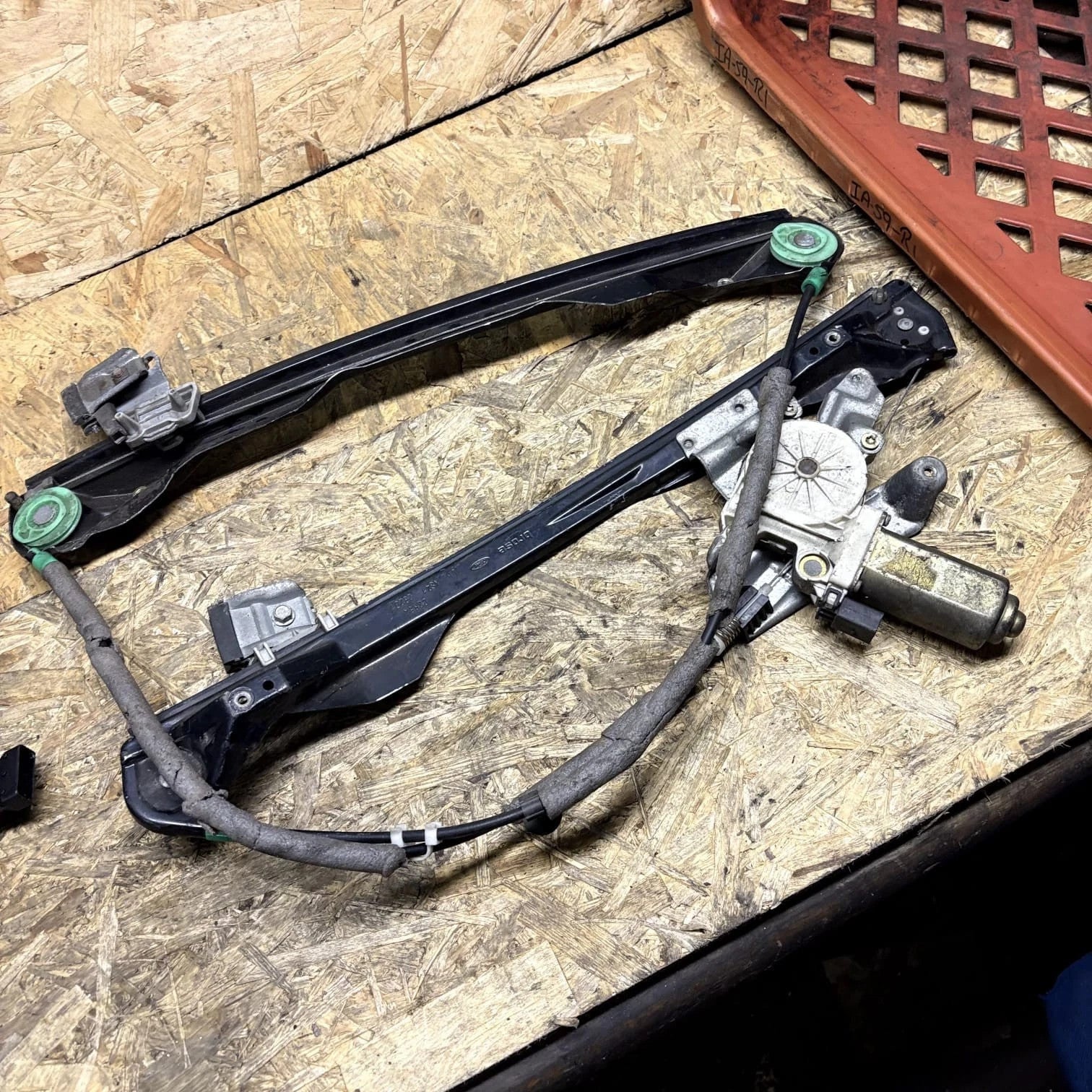 FORD C MAX MK2 PASSENGER FRONT SIDE WINDOW REGULATOR 2PIN