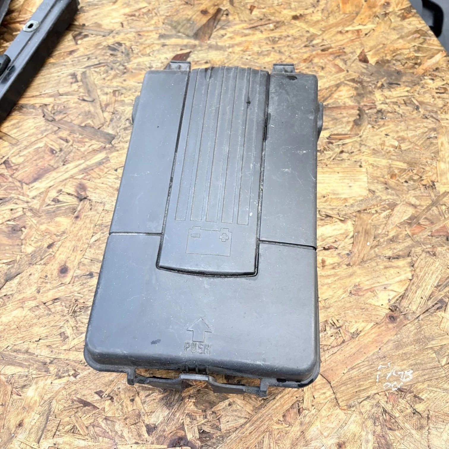 VW Golf Plus 1K Mk5 Battery Cover Lid 1K0915443C 2007