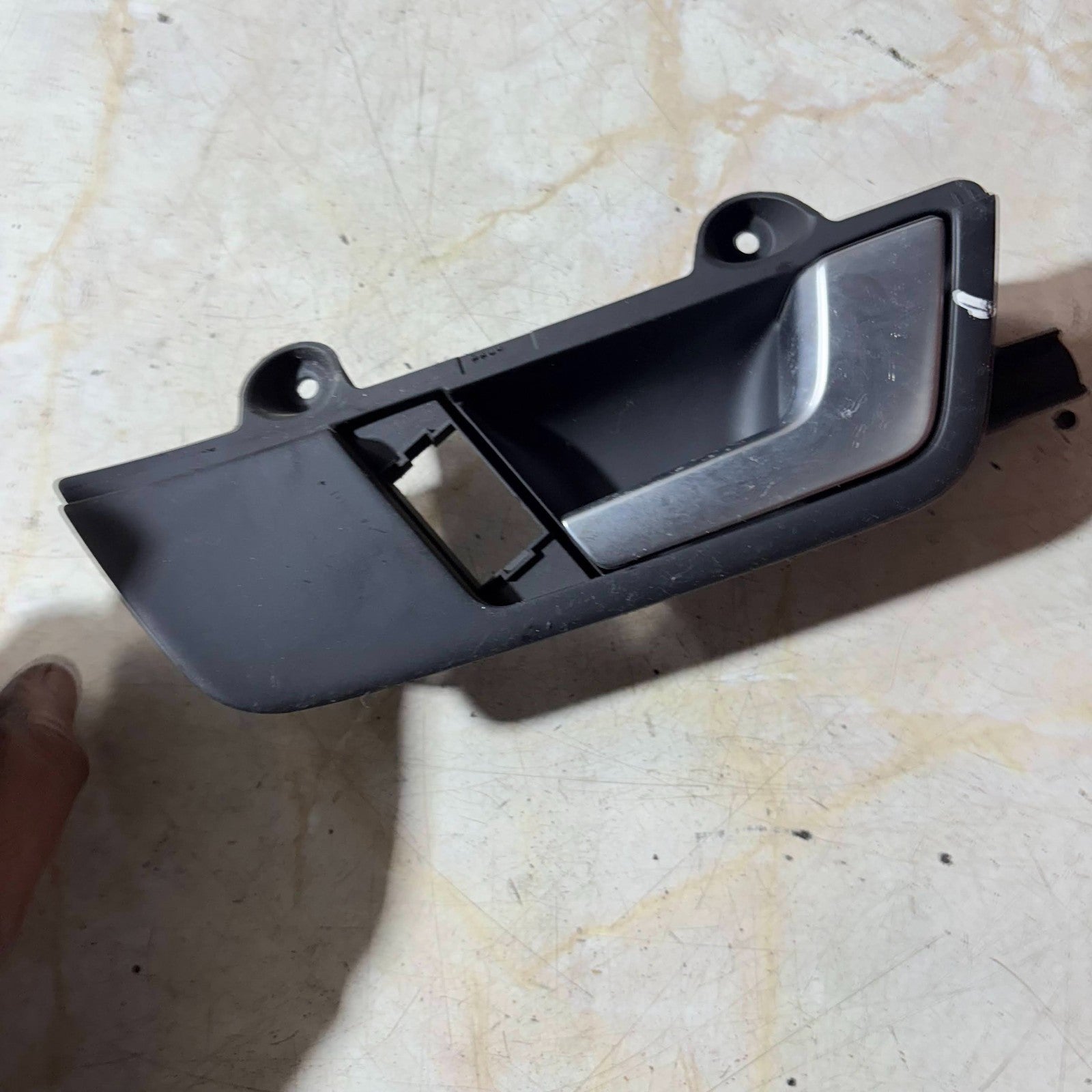 2006 AUDI A4 FACELIFT OFFSIDE RIGHT FRONT INNER DOOR HANDLE