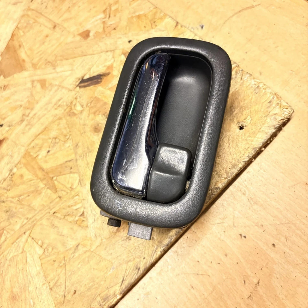 Nissan X-Trail T30 2002 Driver Front door interior handle DEV315339