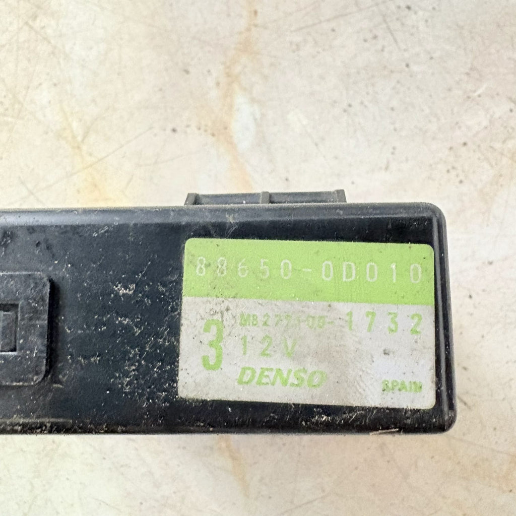 TOYOTA YARIS PETROL CONTROL UNIT MODULE RELAY ECU 88650-0D010