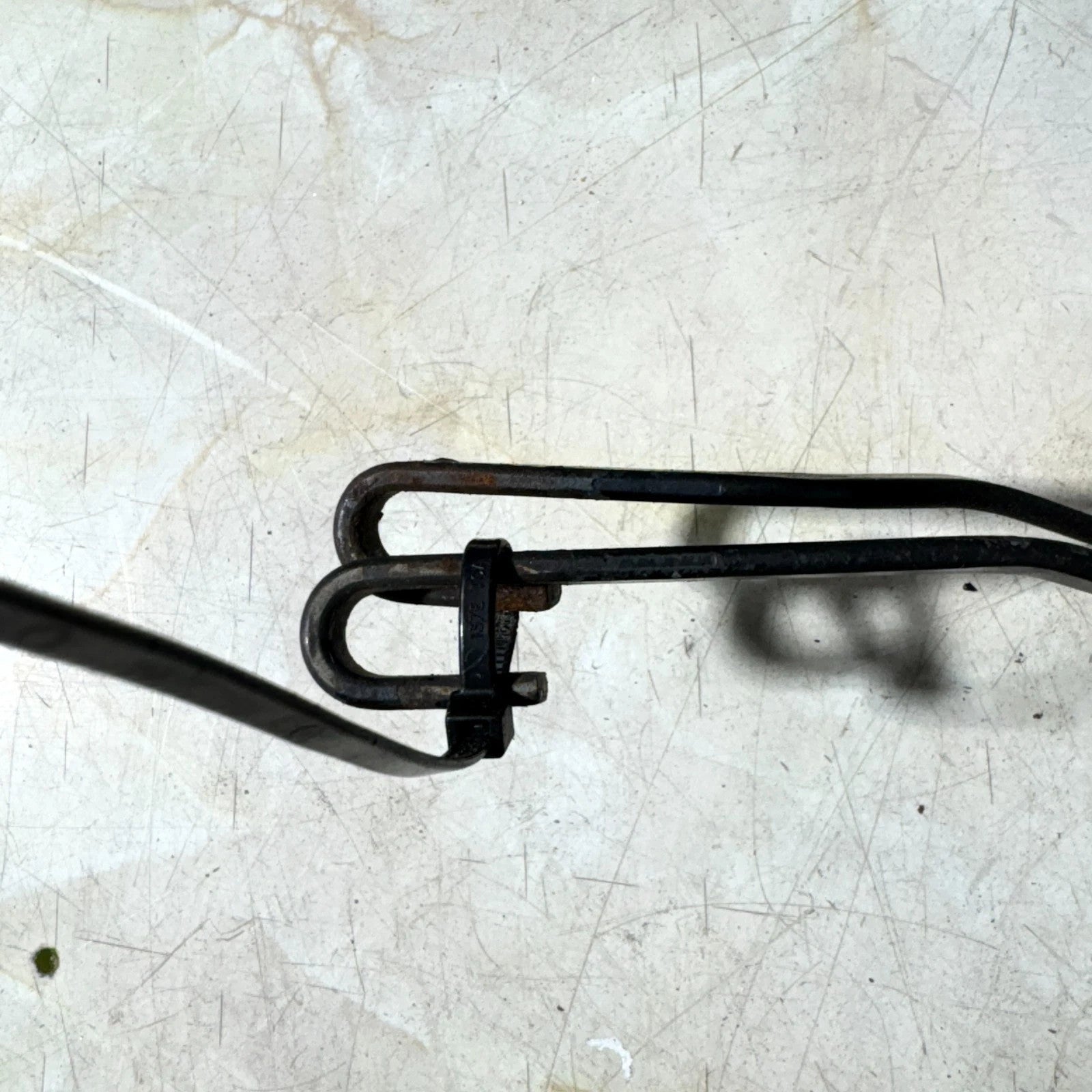 Peugeot 1007 2005-2009 Front Windscreen Wiper Arm Pair Left & Right 9646460280