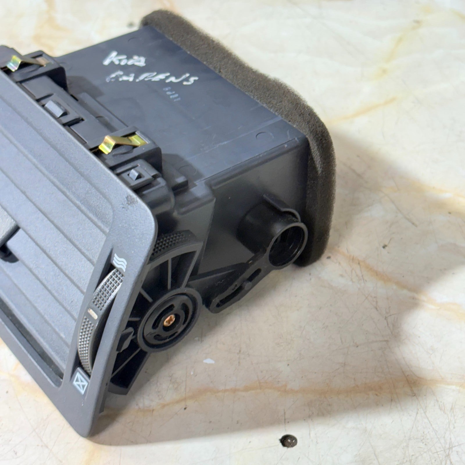 Kia Carens II (FJ) 2002-2006 Dashboard Air Vent LH Passenger 0K2FZ6471X