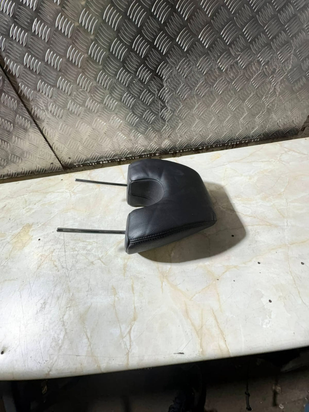 HONDA CRV 2007 FRONT RIGHT DRIVER SIDE BLACK LEATHER HEADREST