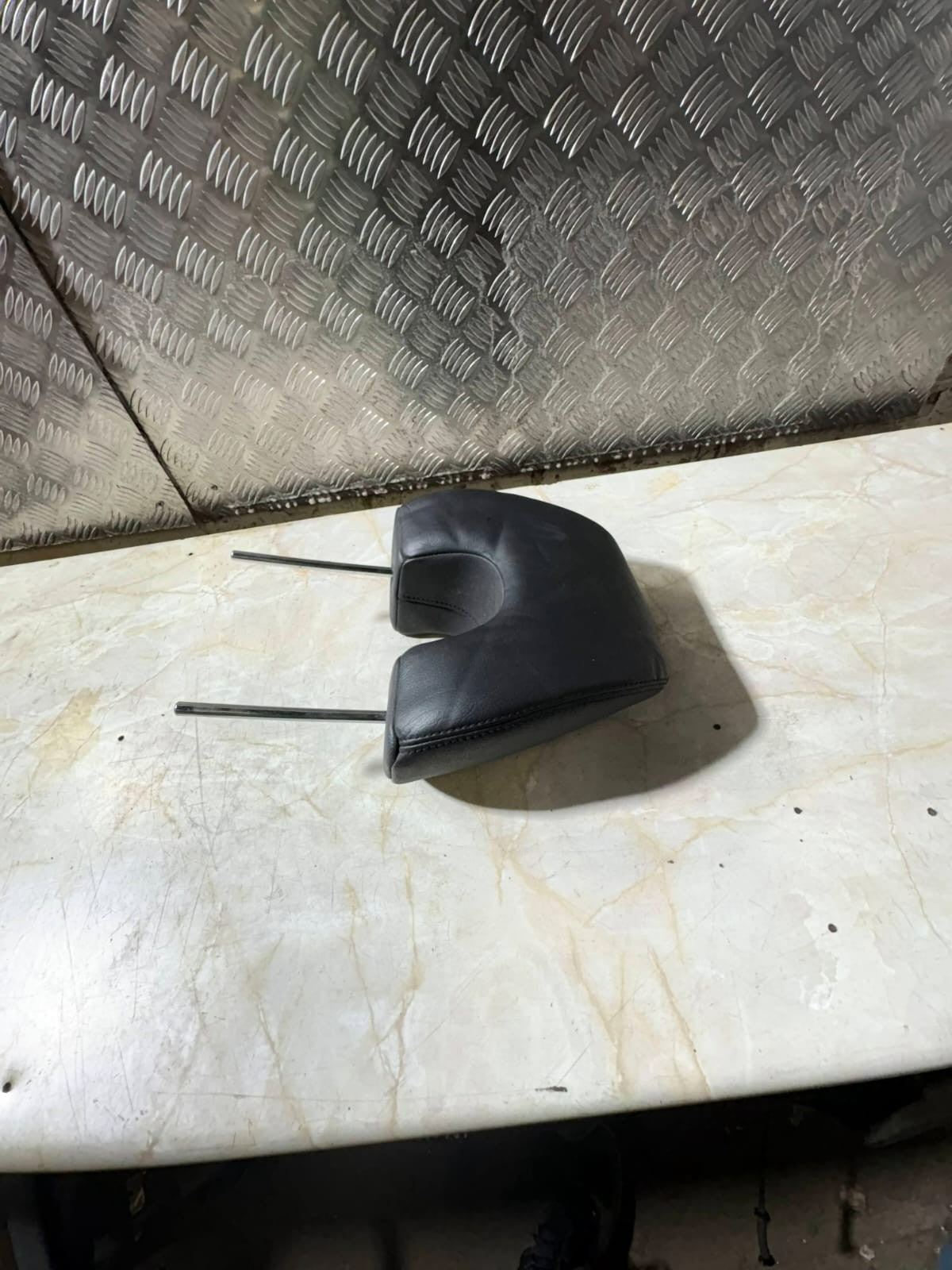HONDA CRV 2007 FRONT RIGHT DRIVER SIDE BLACK LEATHER HEADREST