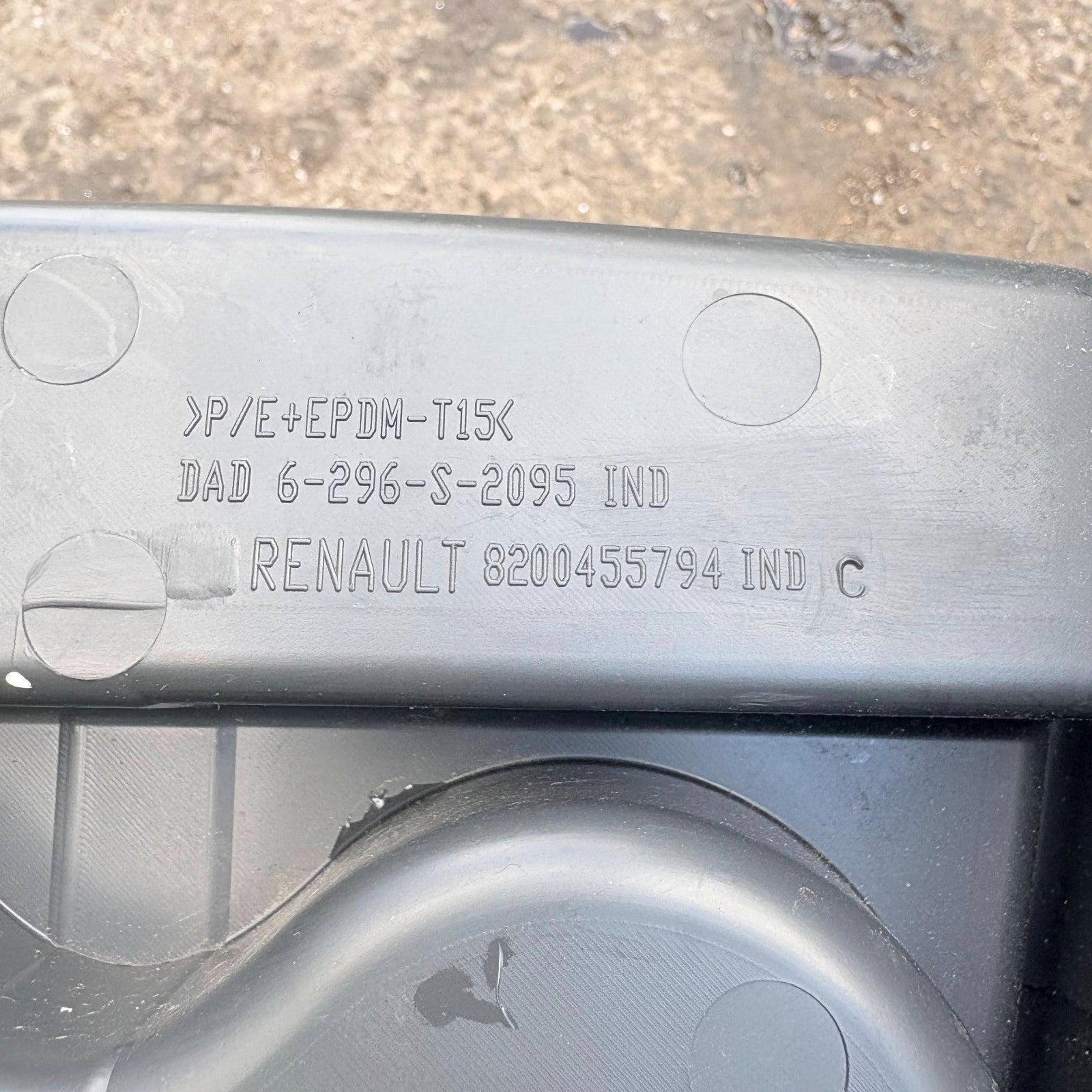 RENAULT TWINGO II CN0 2007-2014 GEARSTICK SURROUND 12V SOCKET 8200455794